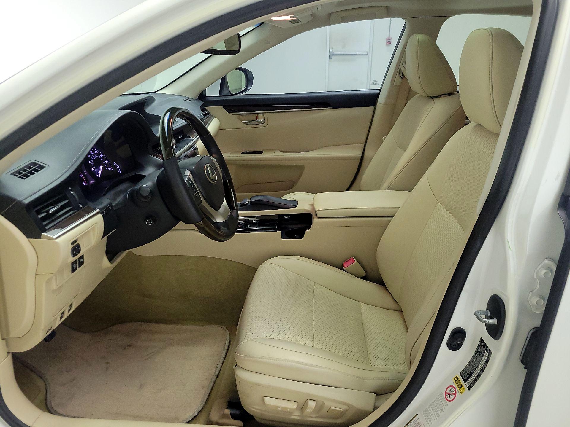 Thumbnail: 2014 Lexus ES - 11