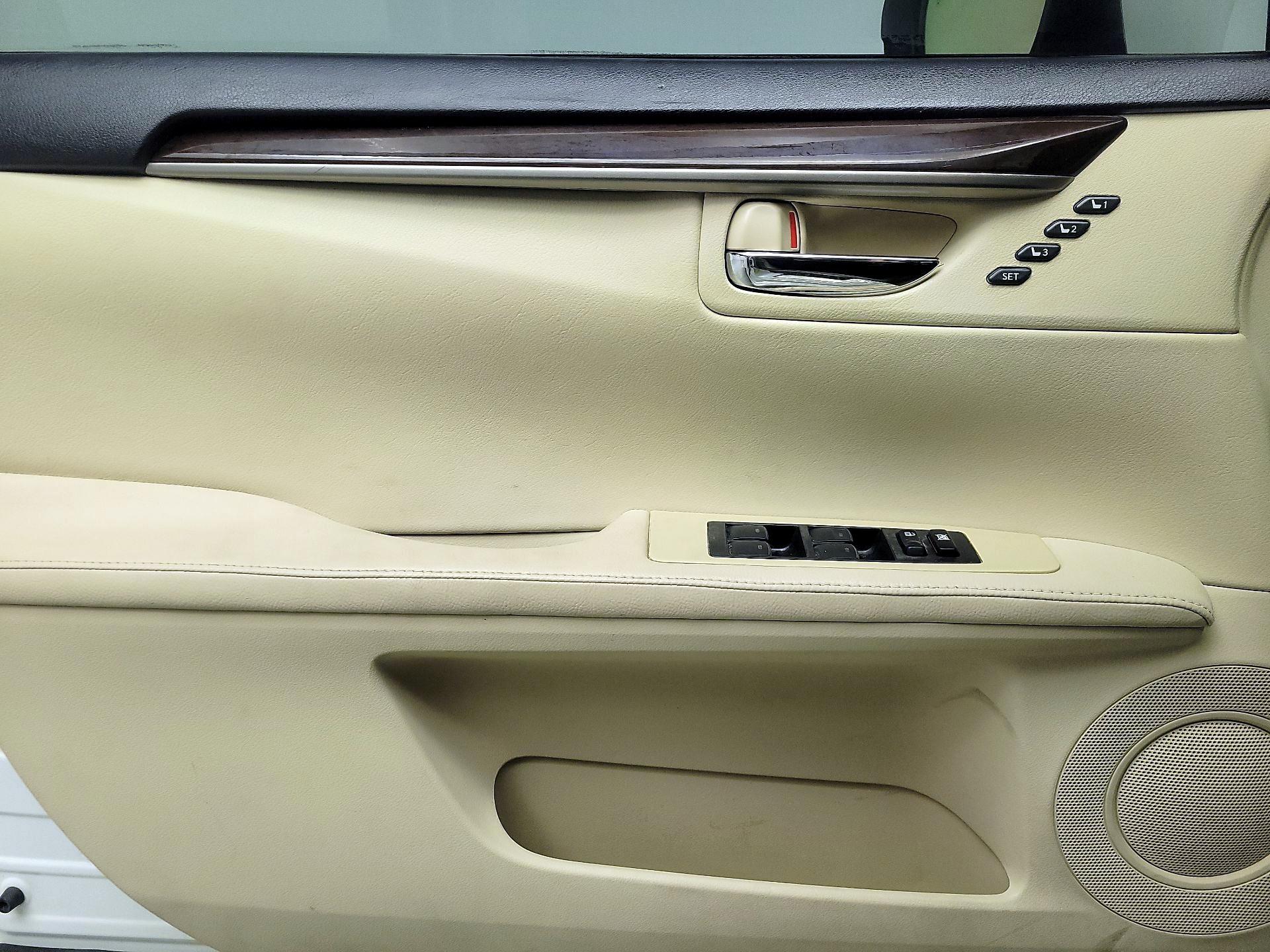 Thumbnail: 2014 Lexus ES - 12