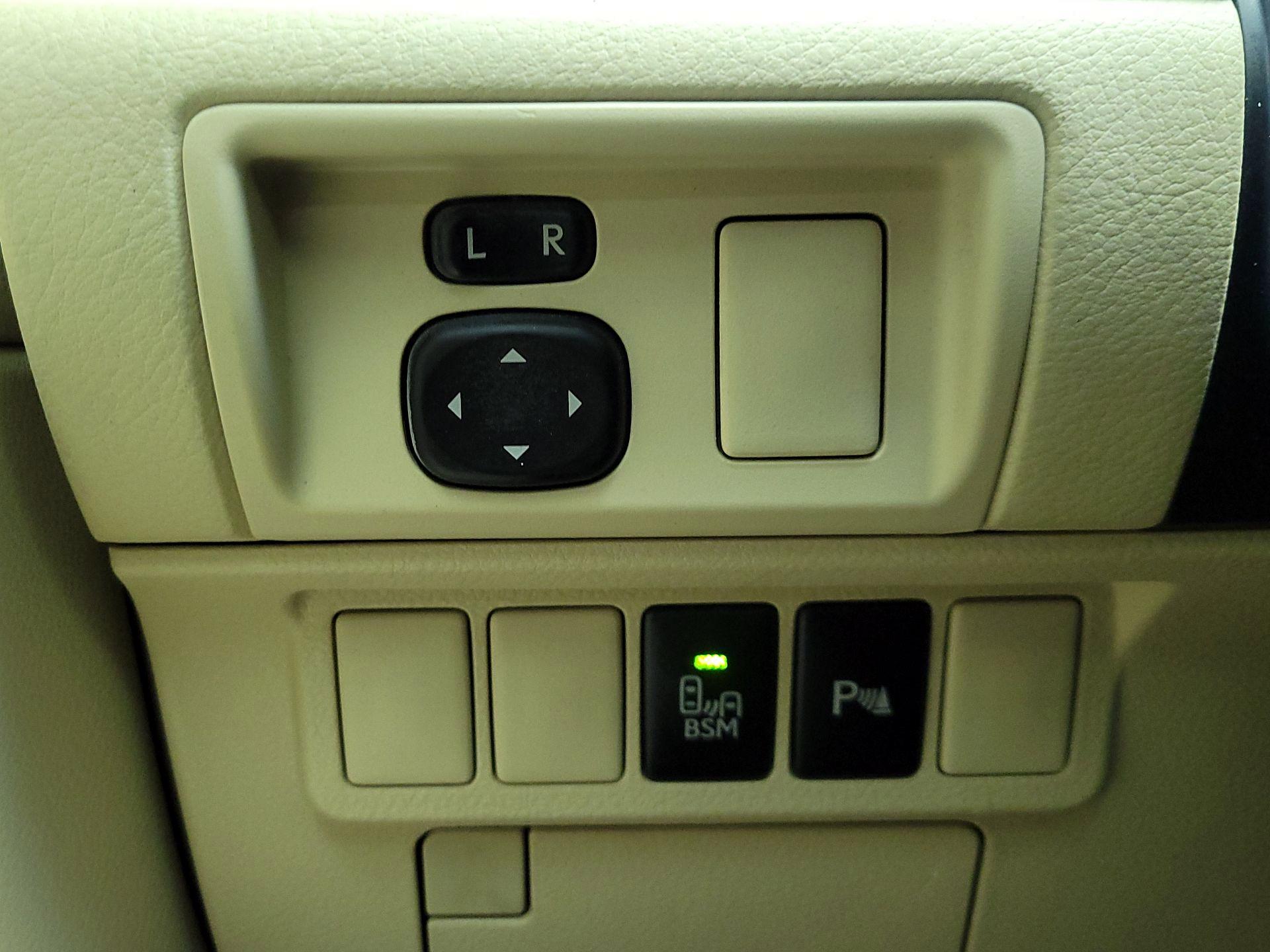 Thumbnail: 2014 Lexus ES - 13