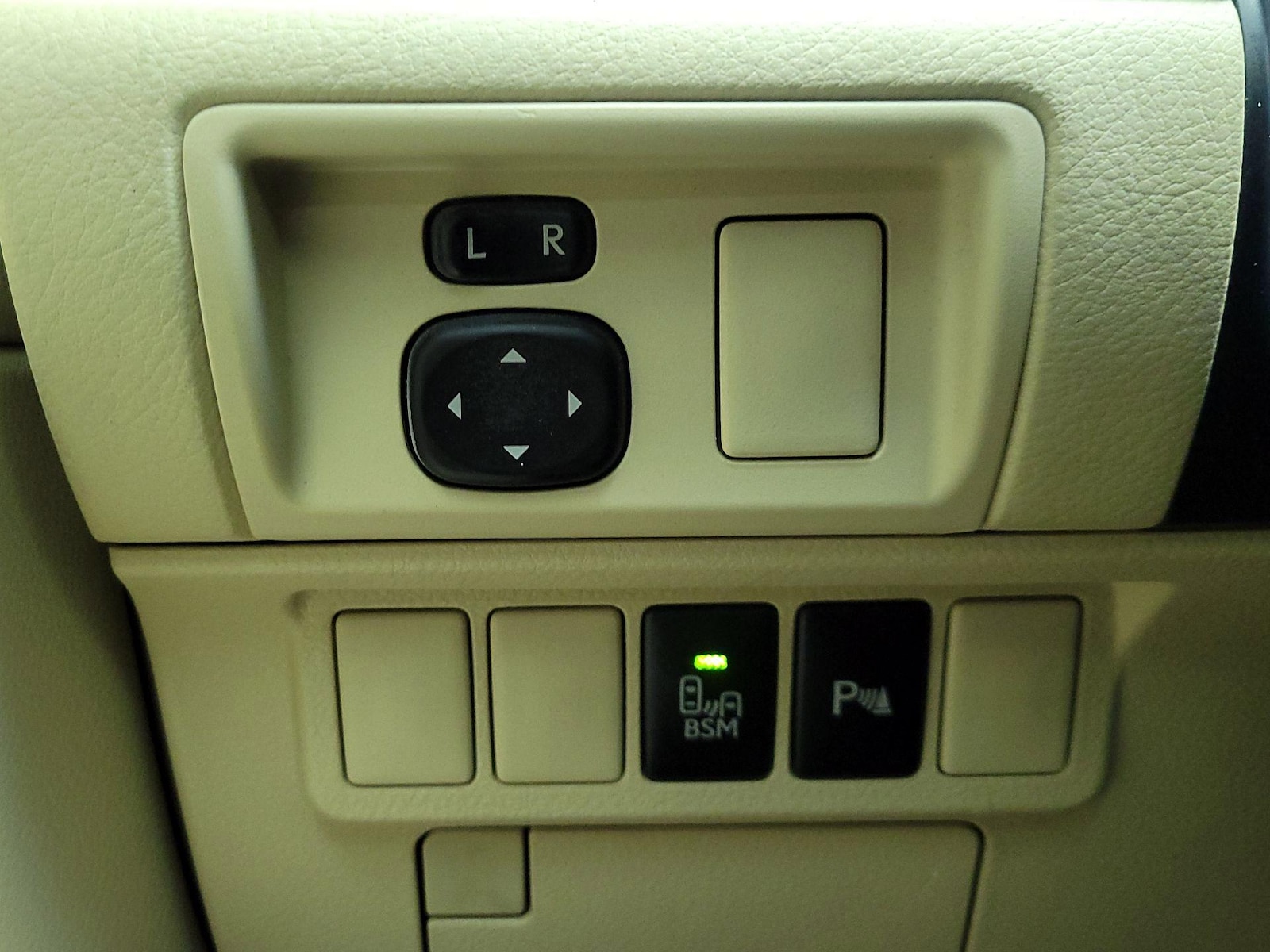 2014 Lexus ES 350 - Photo 14