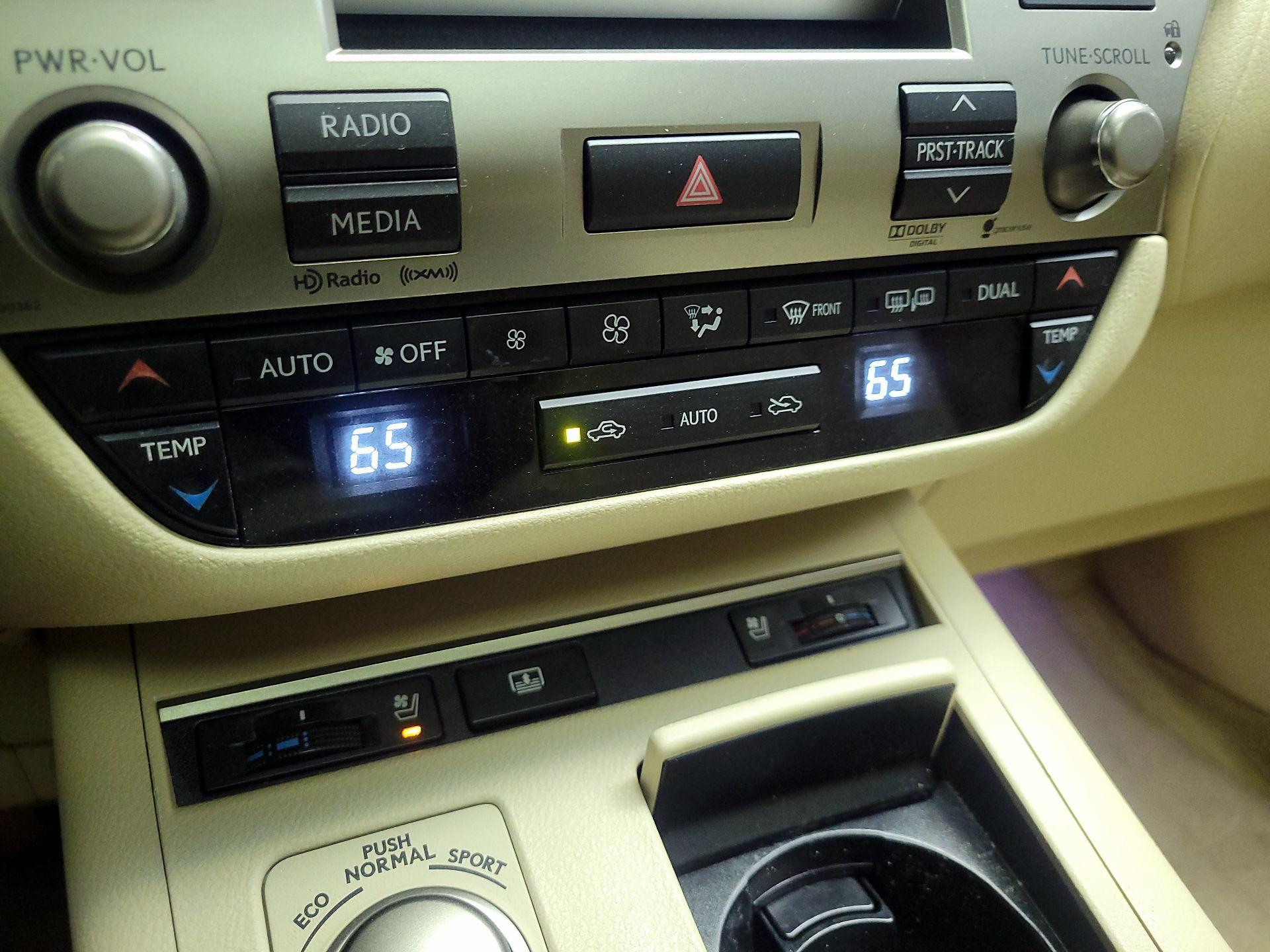 Thumbnail: 2014 Lexus ES - 17