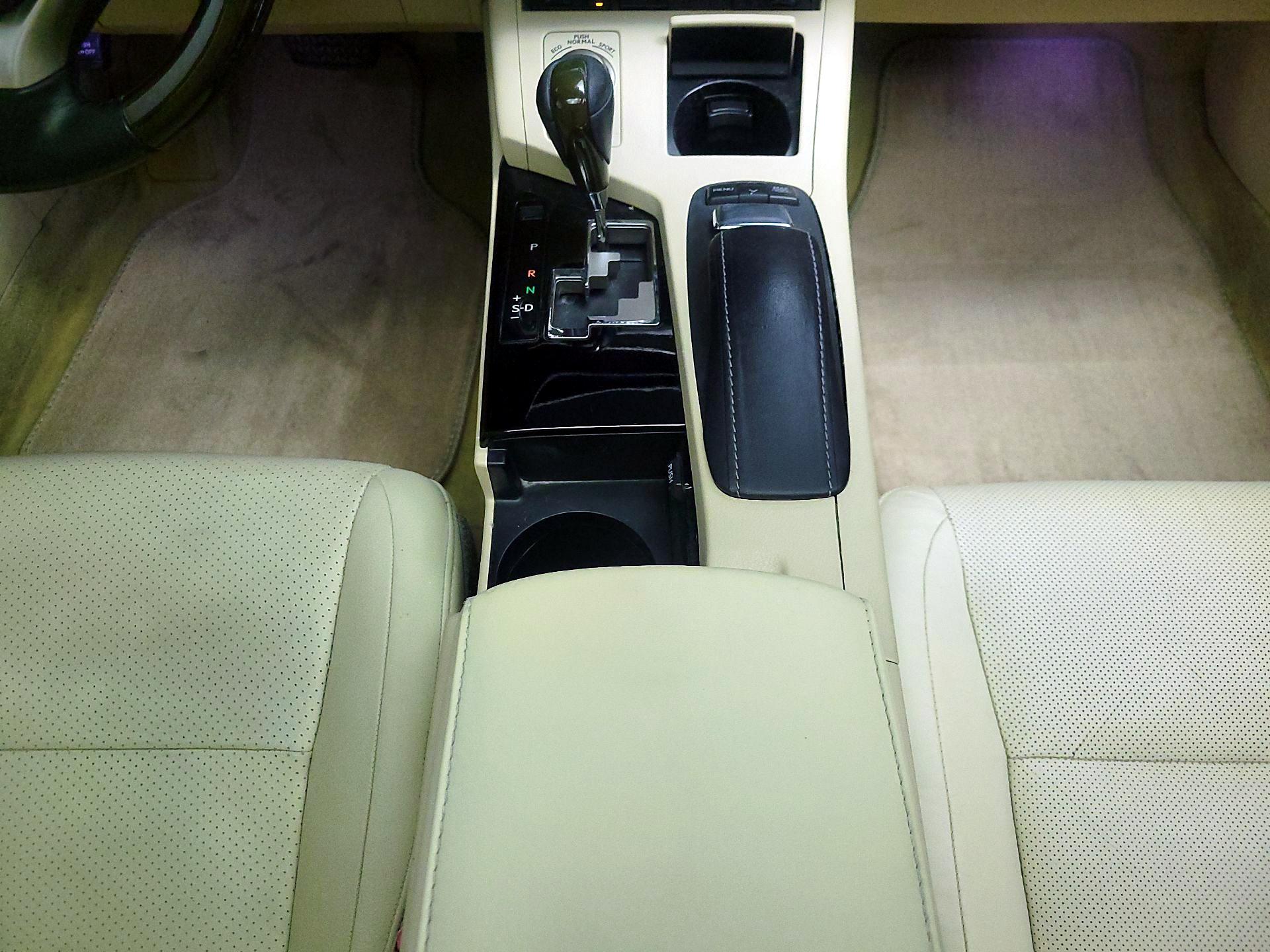 Thumbnail: 2014 Lexus ES - 18