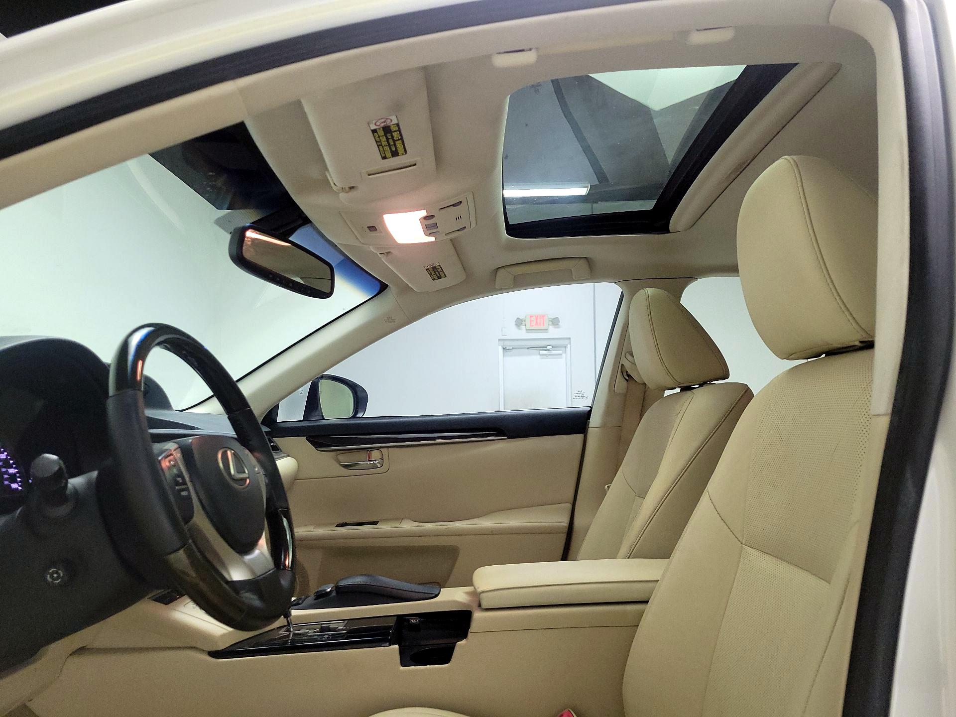 Thumbnail: 2014 Lexus ES - 20