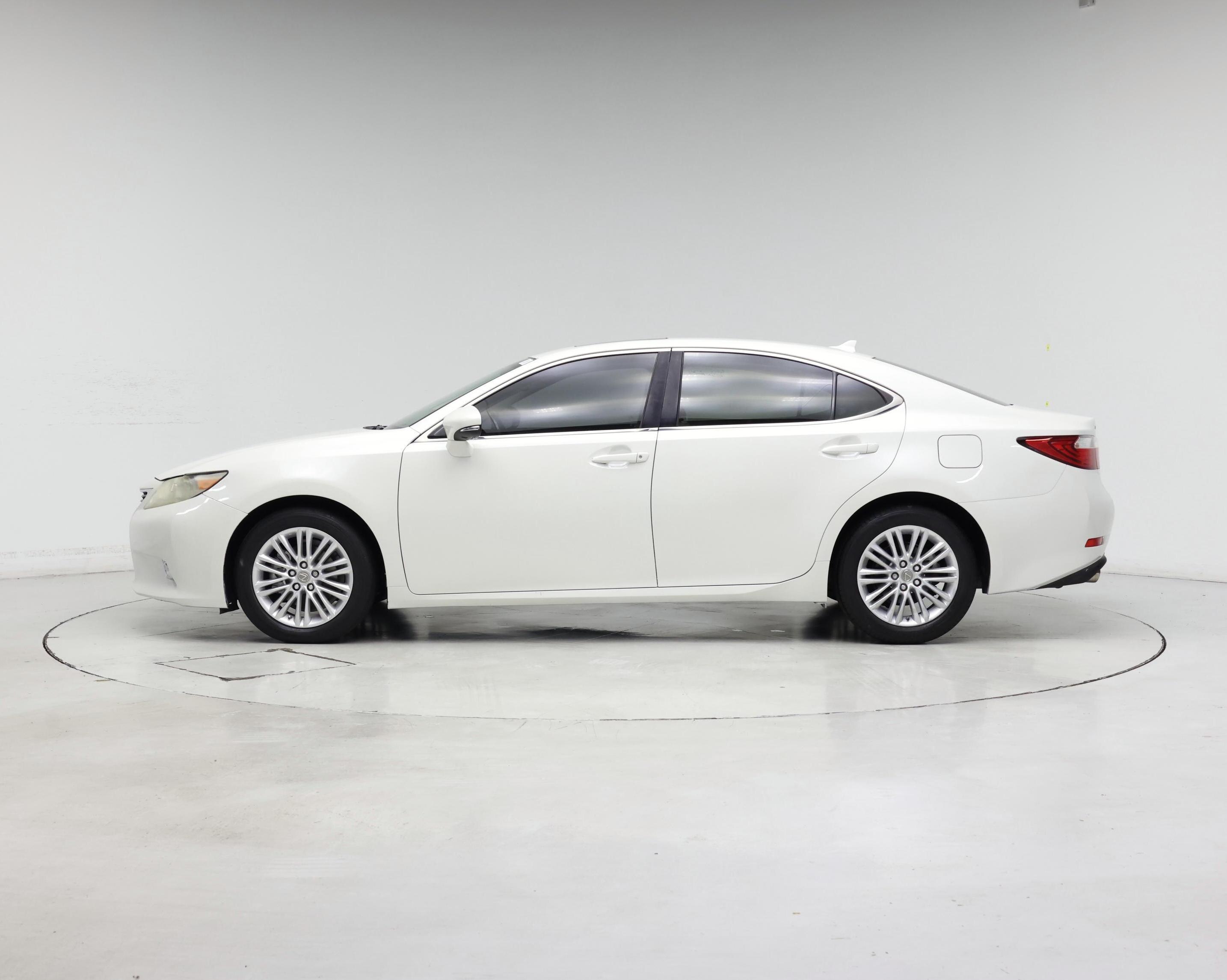 Thumbnail: 2014 Lexus ES - 3