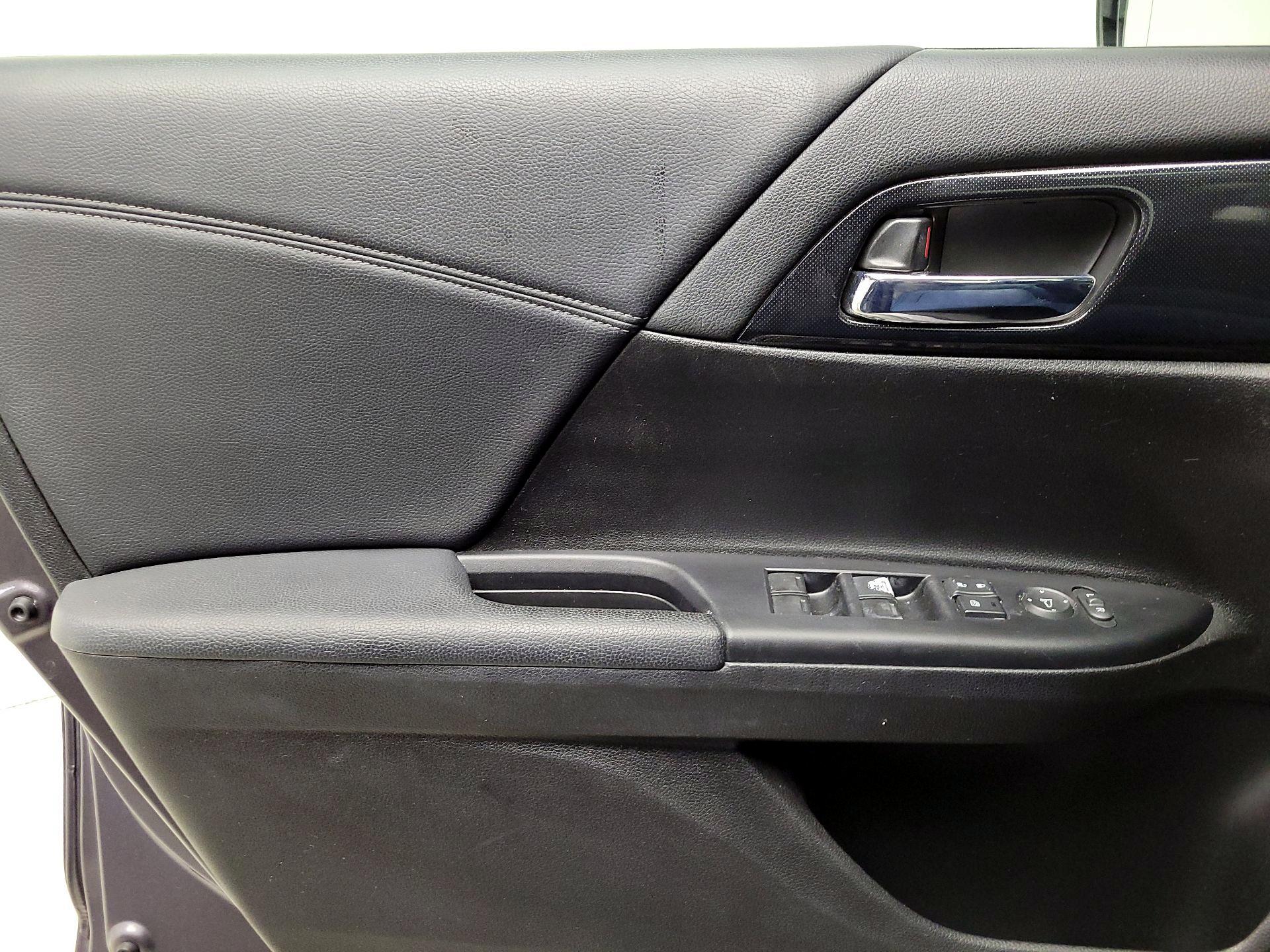 Thumbnail: 2015 Honda Accord - 12