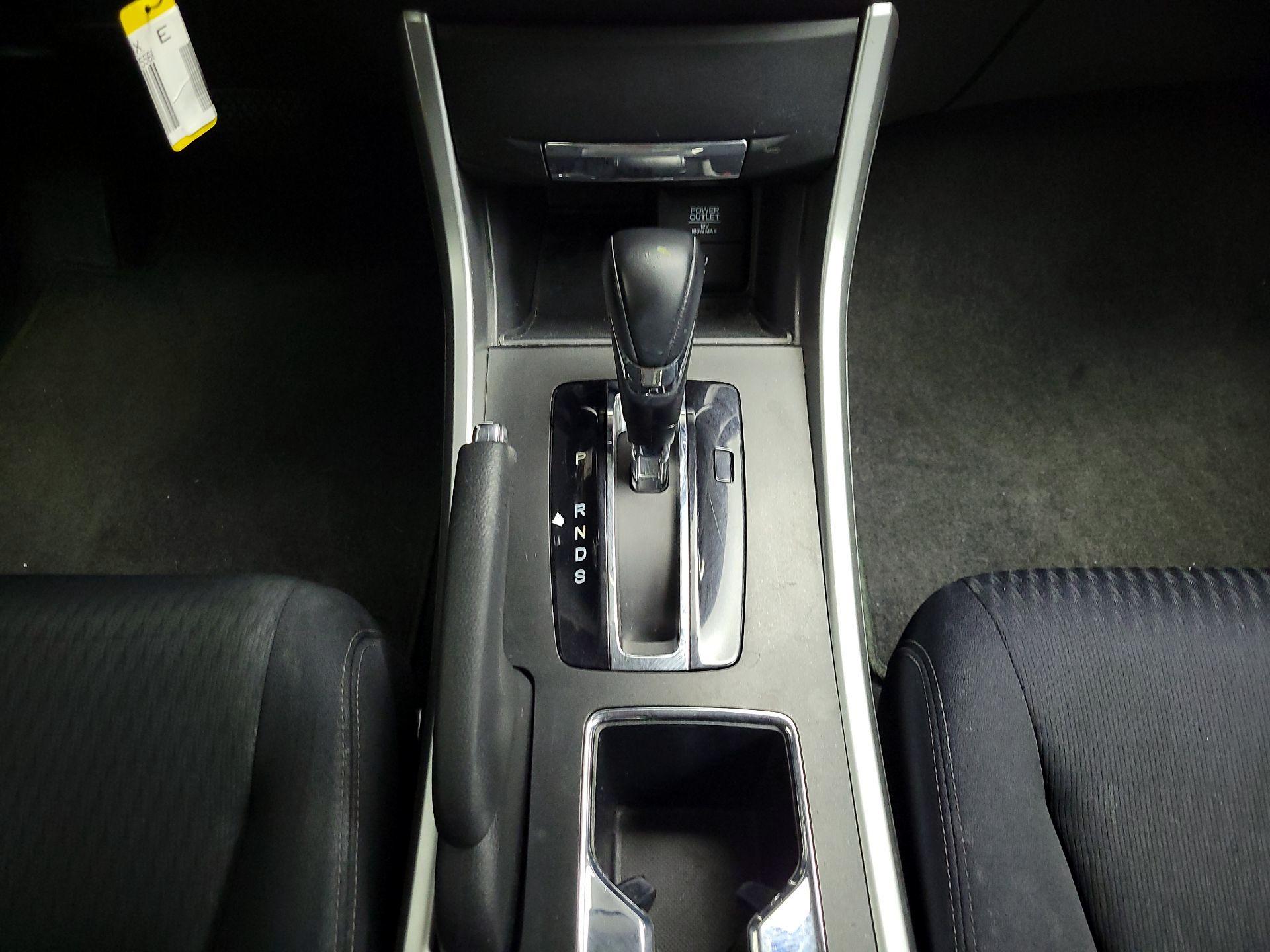Thumbnail: 2015 Honda Accord - 17