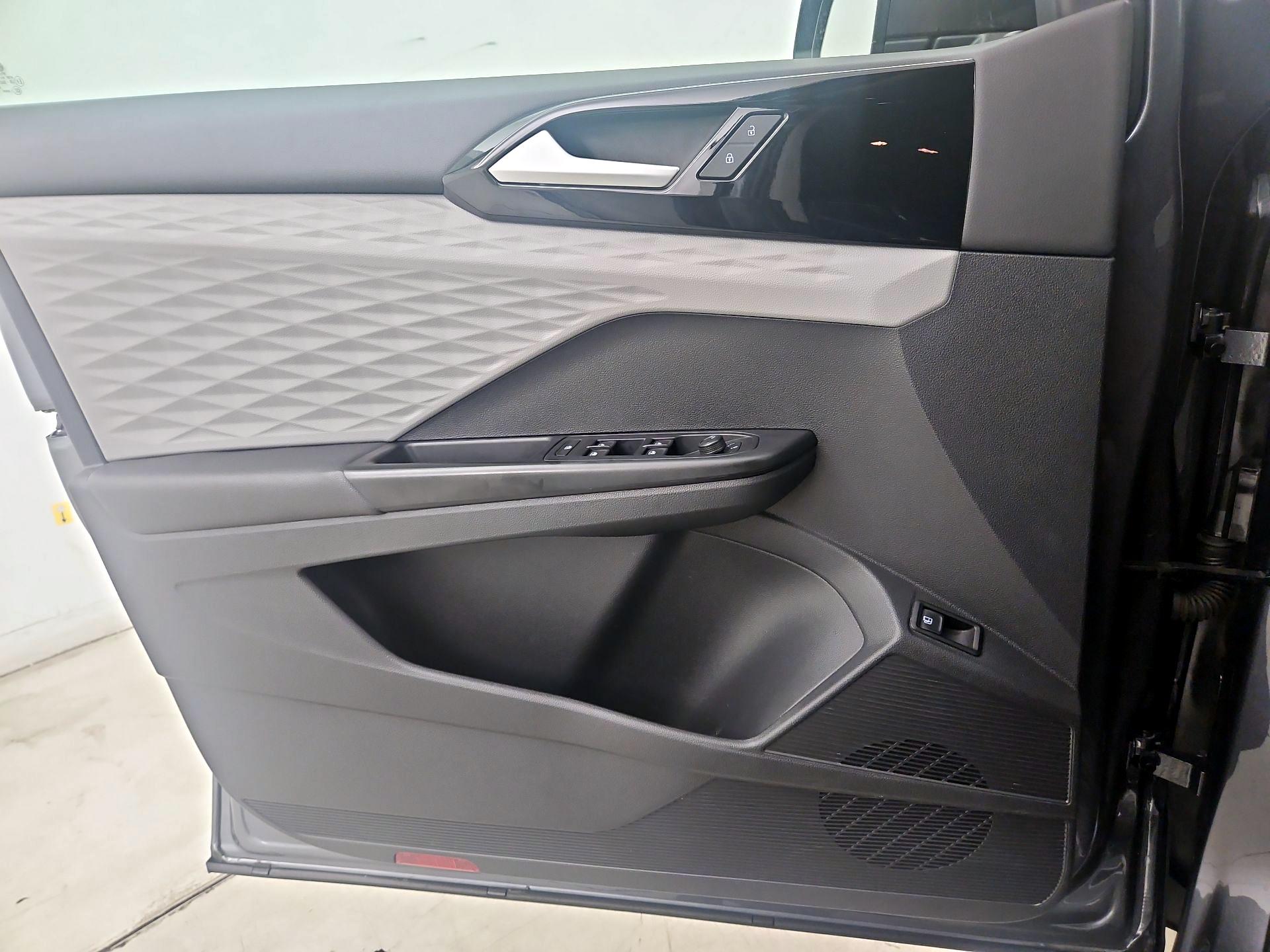 Thumbnail: 2022 Volkswagen Taos - 12