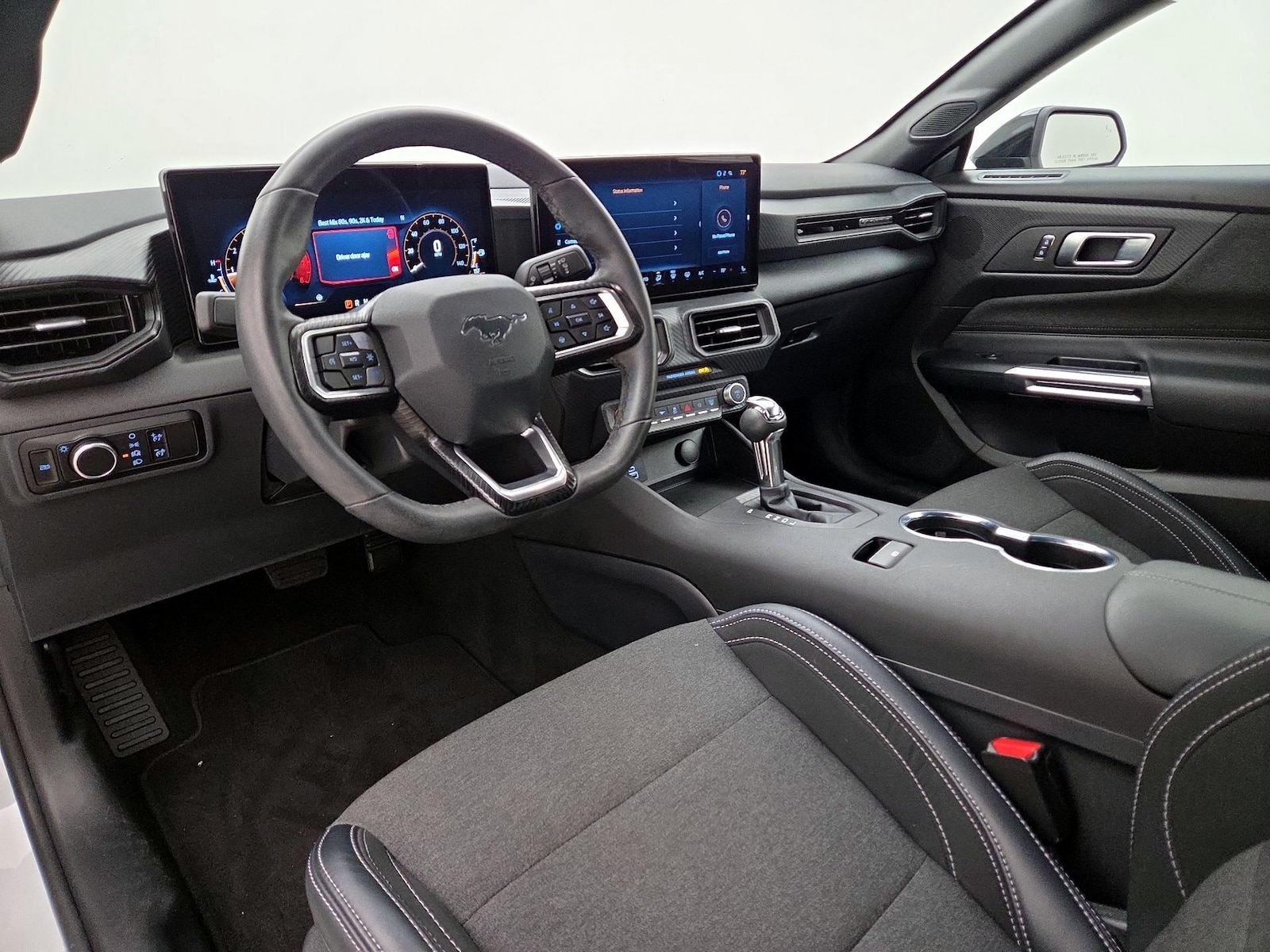 2025 Ford Mustang EcoBoost - Photo 10
