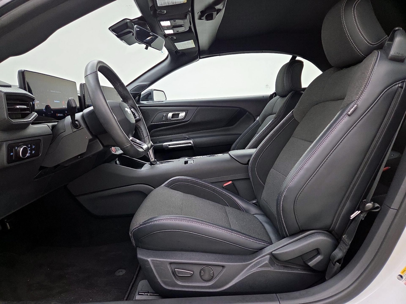 2025 Ford Mustang EcoBoost - Photo 12