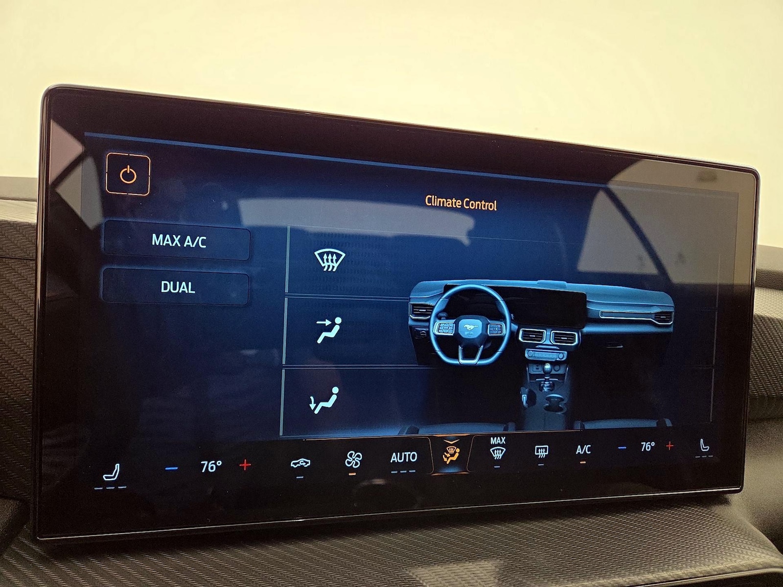 2025 Ford Mustang EcoBoost - Photo 17