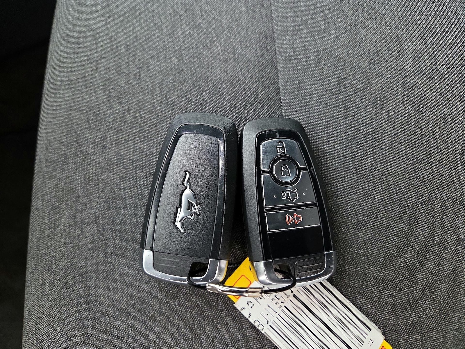 2025 Ford Mustang EcoBoost - Photo 23