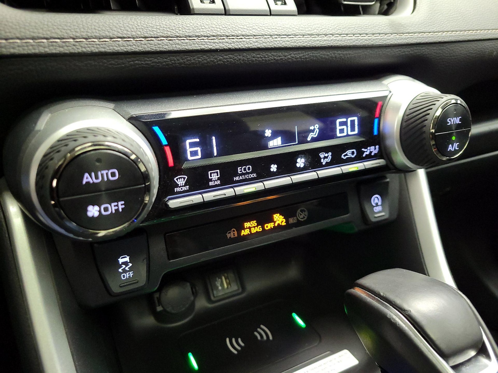 2024 Toyota RAV4 XLE Premium - Photo 18
