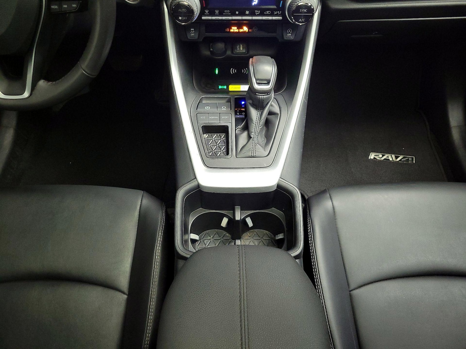 2024 Toyota RAV4 XLE Premium - Photo 19