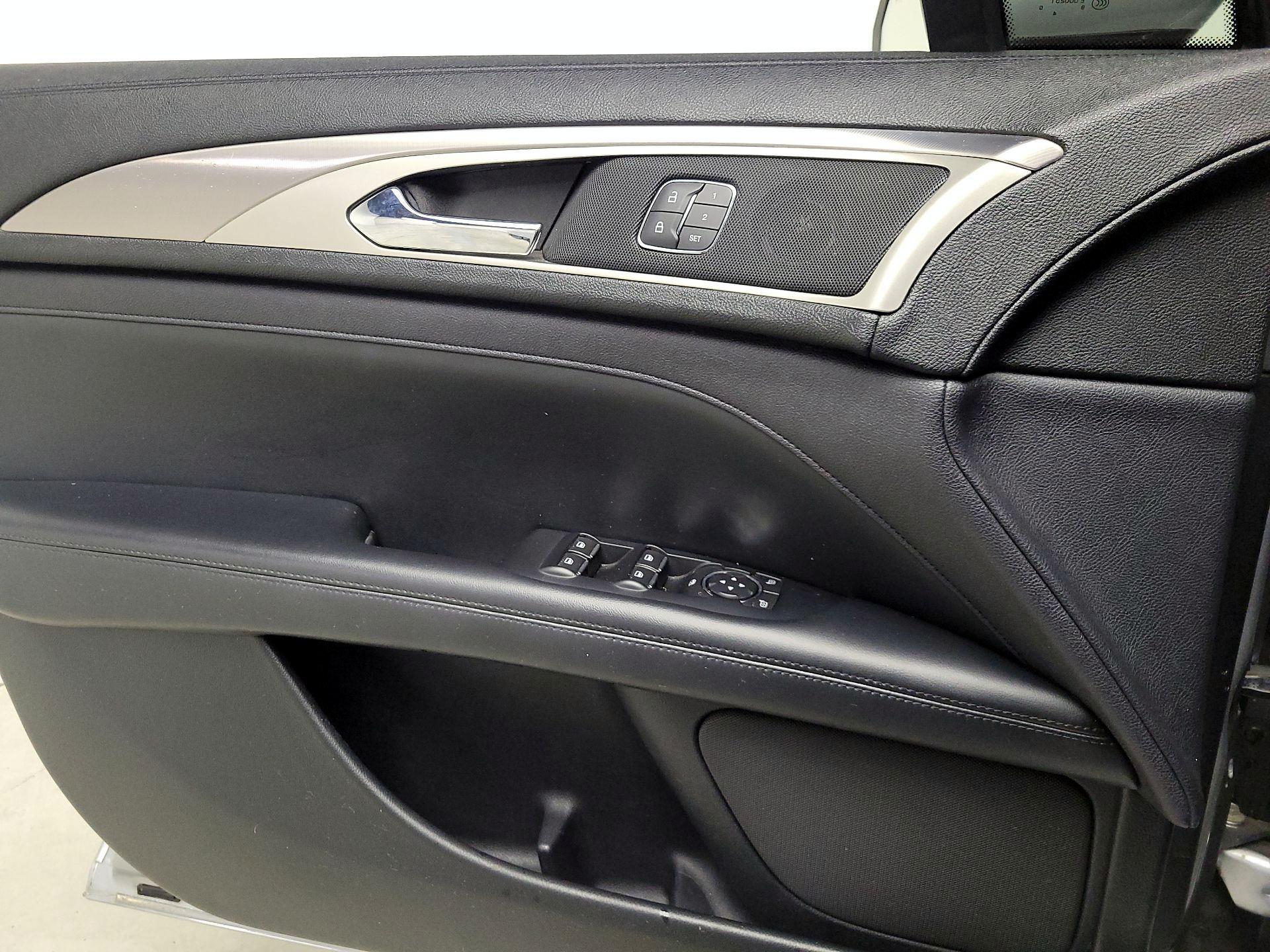 Thumbnail: 2020 Lincoln MKZ - 12