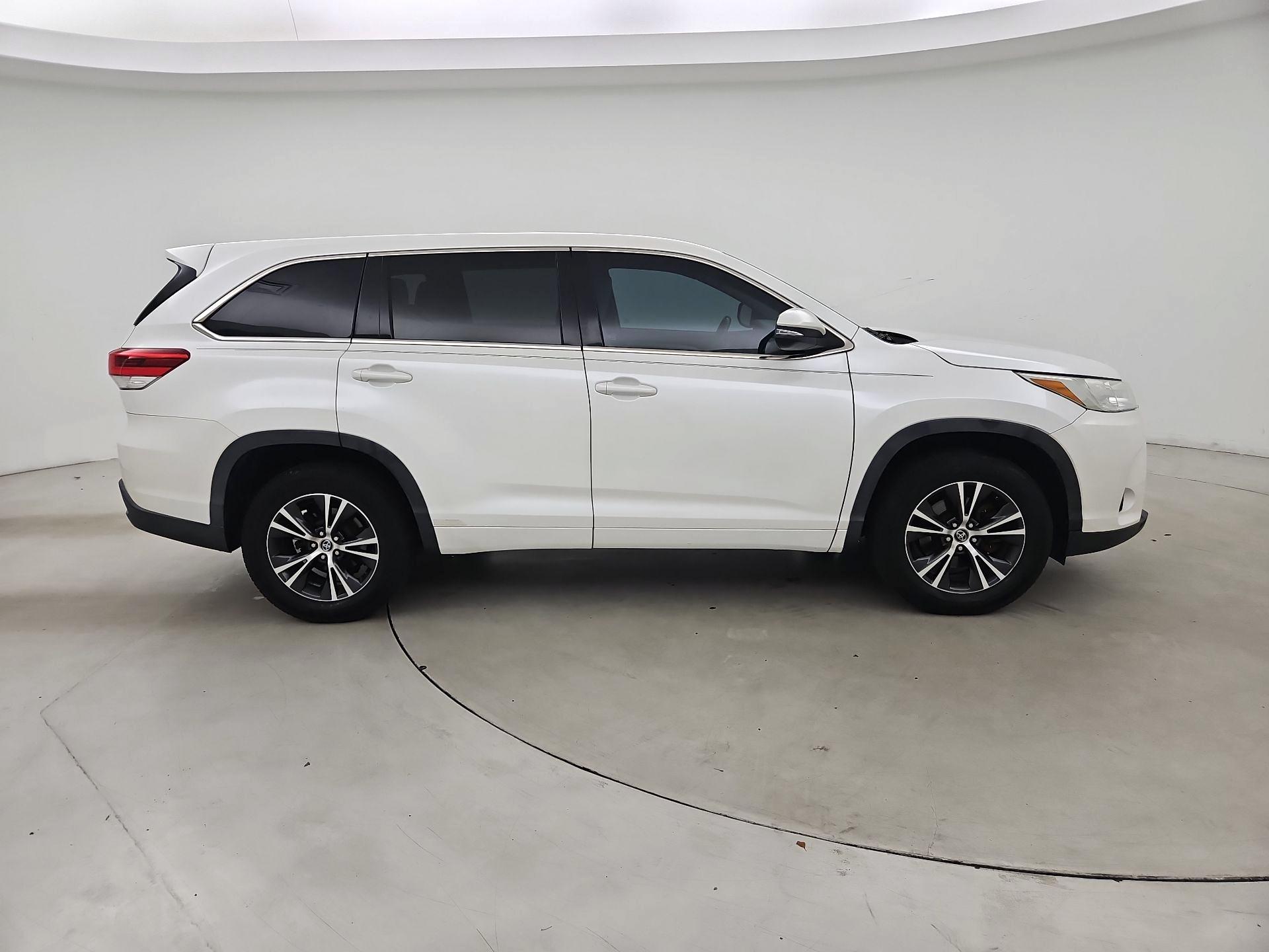 Thumbnail: 2018 Toyota Highlander - 4