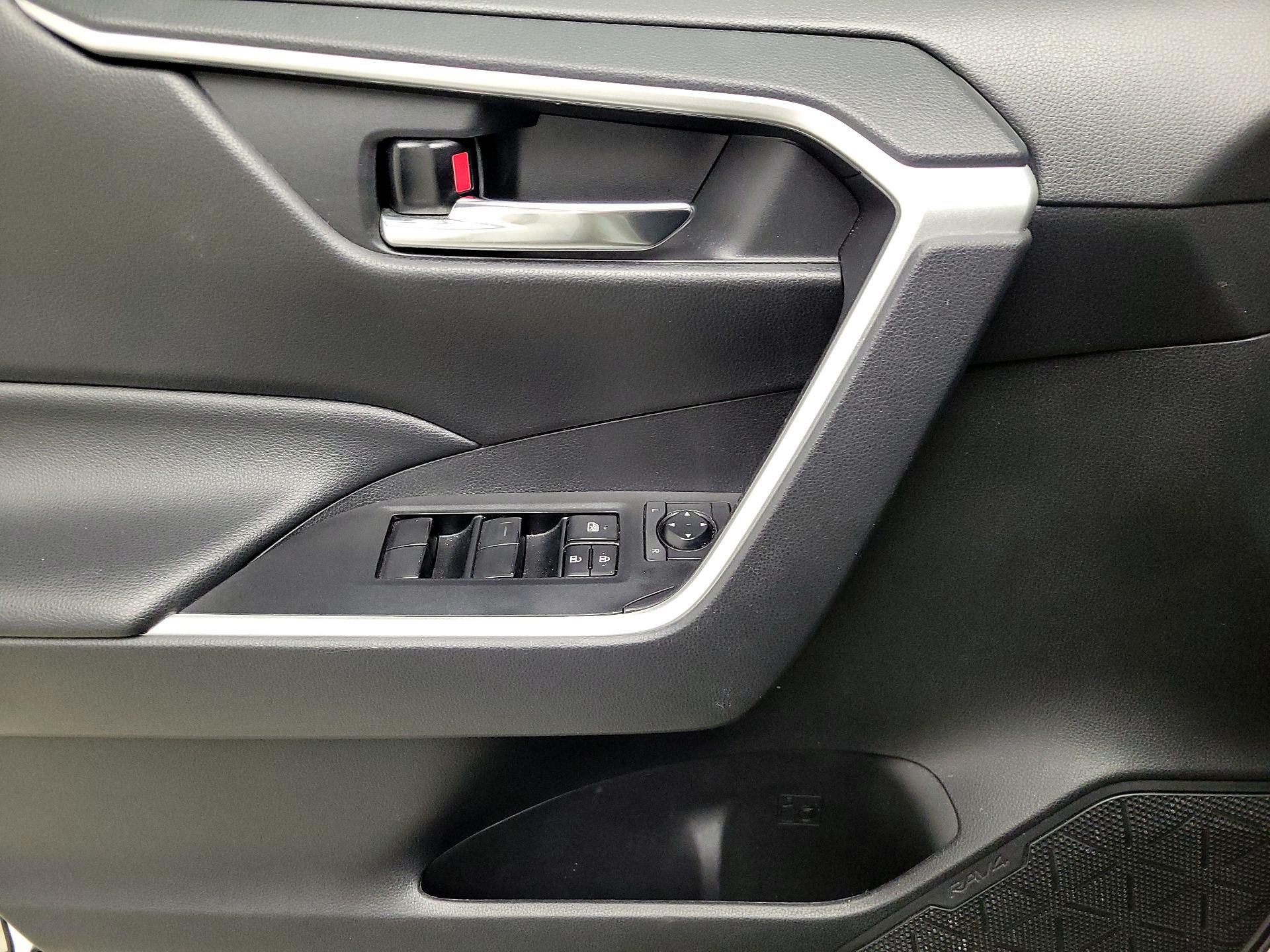 Thumbnail: 2021 Toyota RAV4 - 12