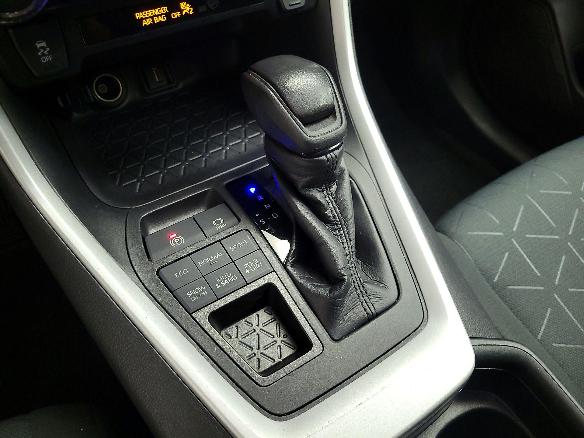 Thumbnail: 2021 Toyota RAV4 - 17