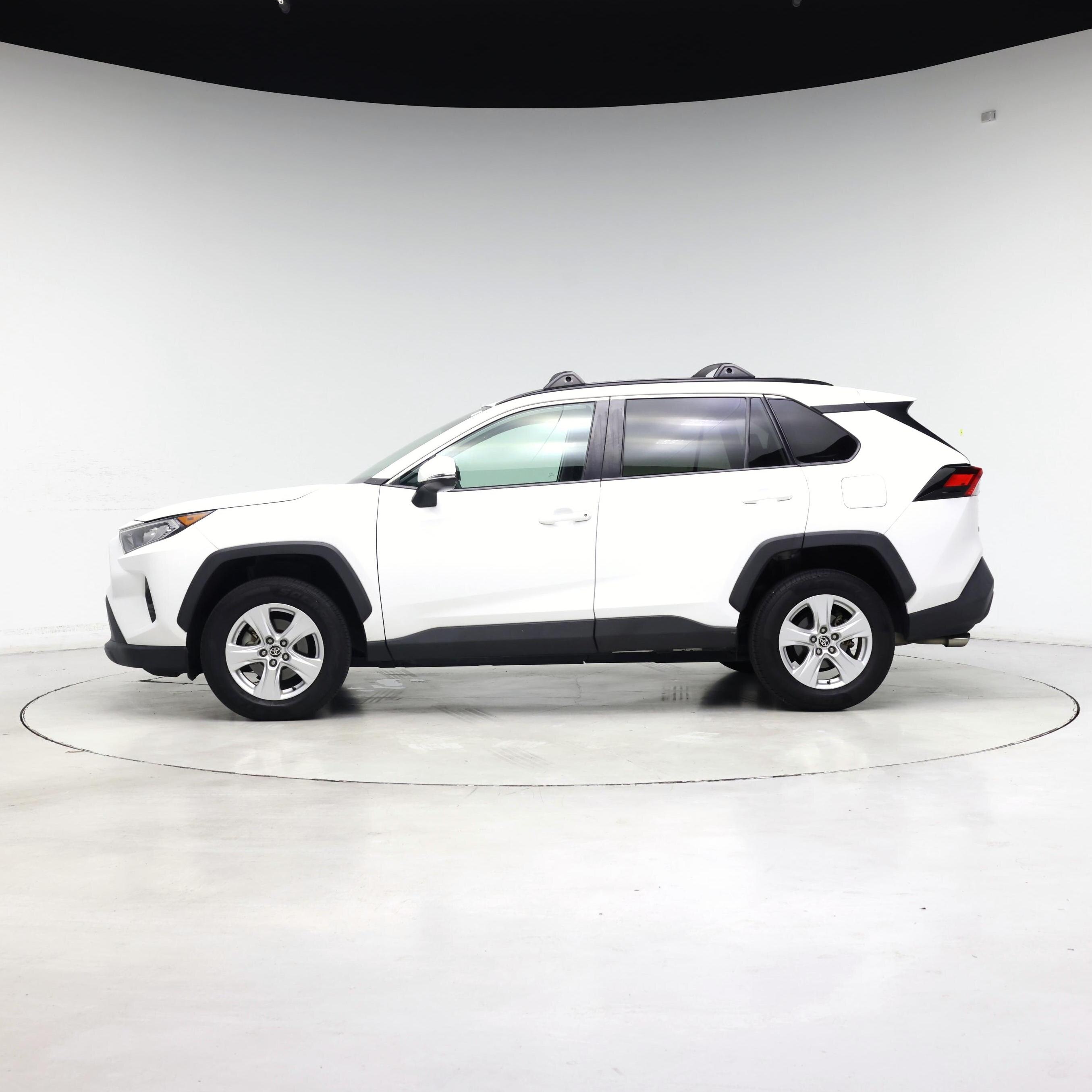 Thumbnail: 2021 Toyota RAV4 - 3