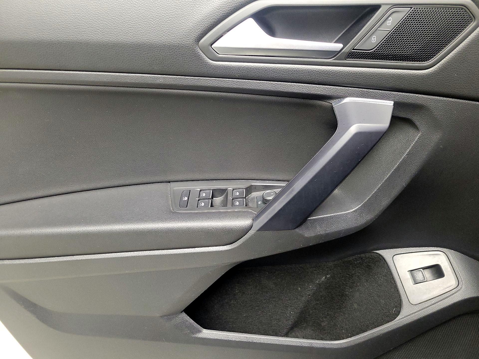 Thumbnail: 2021 Volkswagen Tiguan - 12