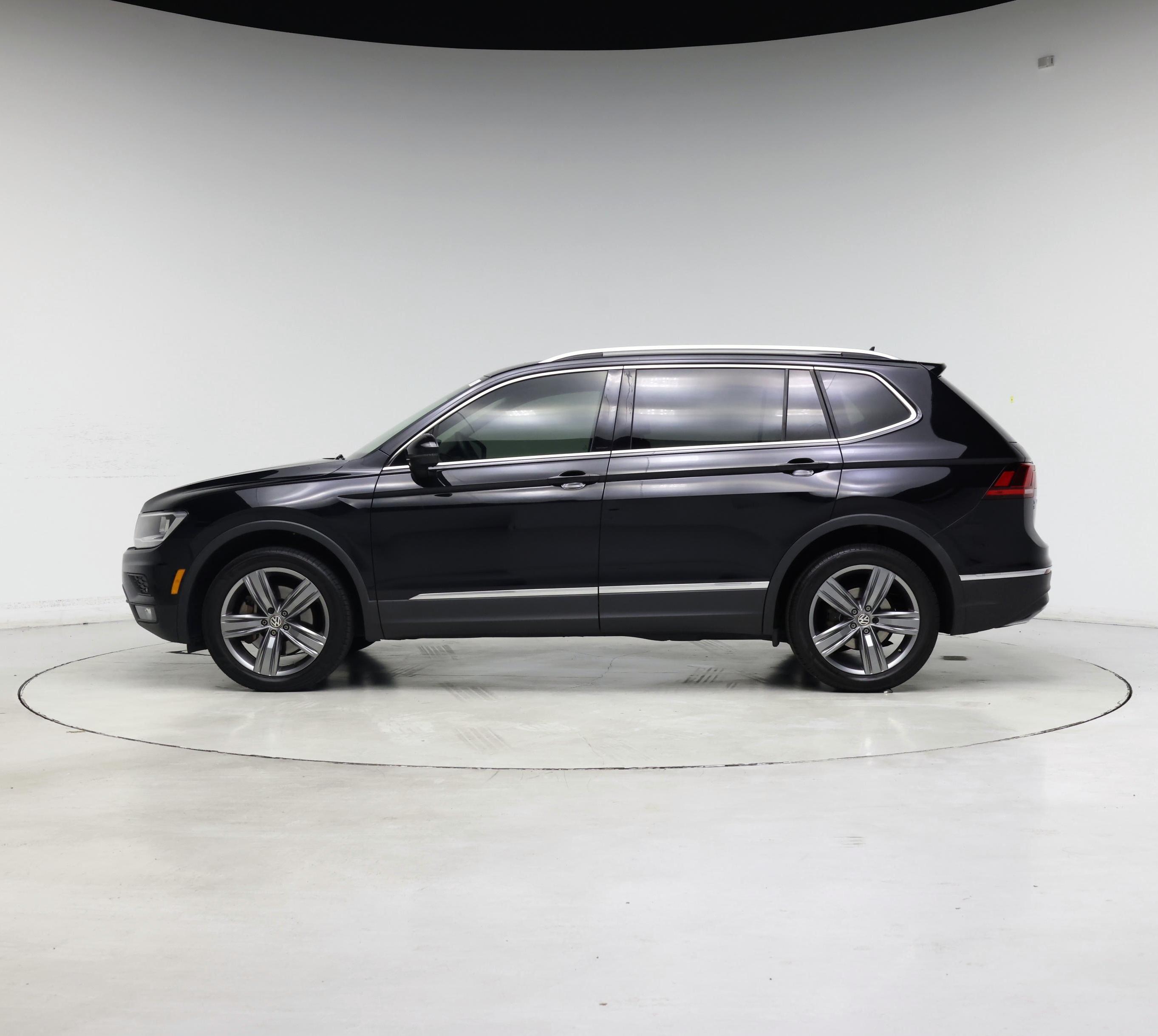 Thumbnail: 2021 Volkswagen Tiguan - 3