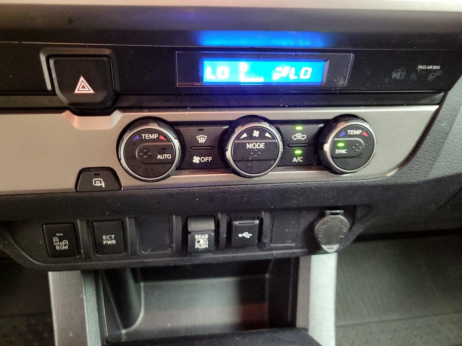 2022 Toyota Tacoma SR5 - Photo 17