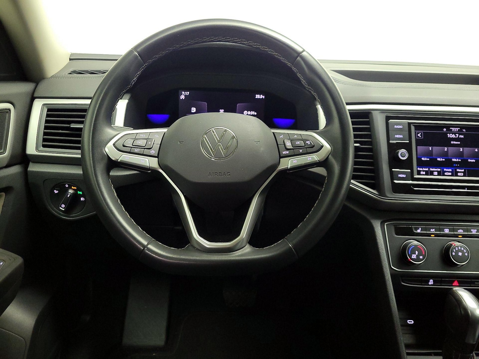 2023 Volkswagen Atlas SE - Photo 11