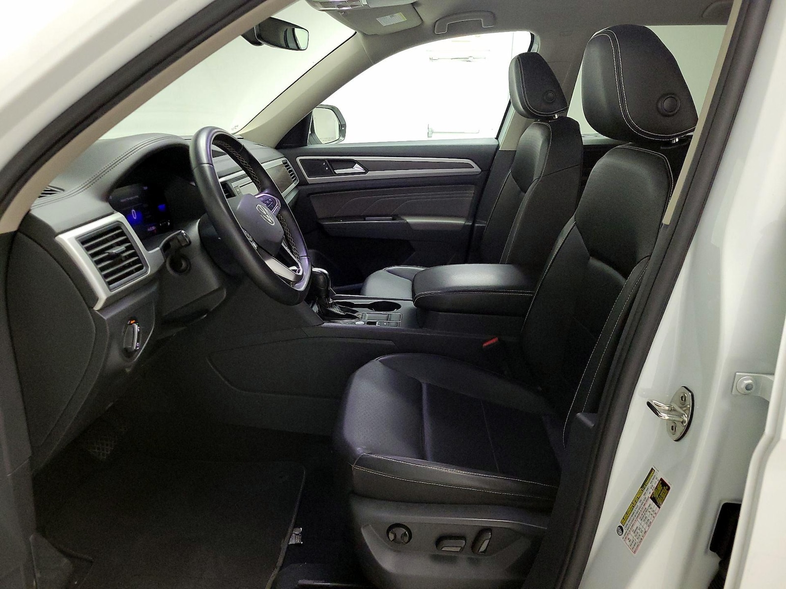 2023 Volkswagen Atlas SE - Photo 12