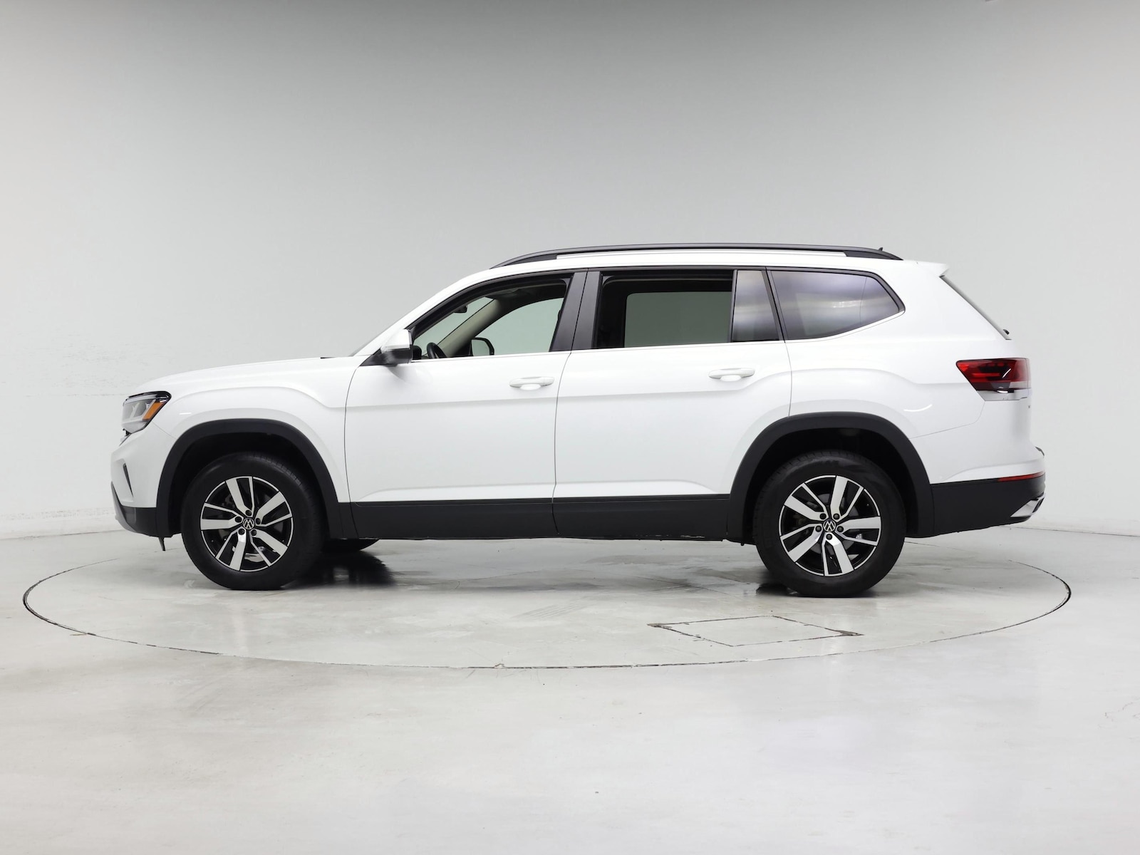 2023 Volkswagen Atlas SE - Photo 4