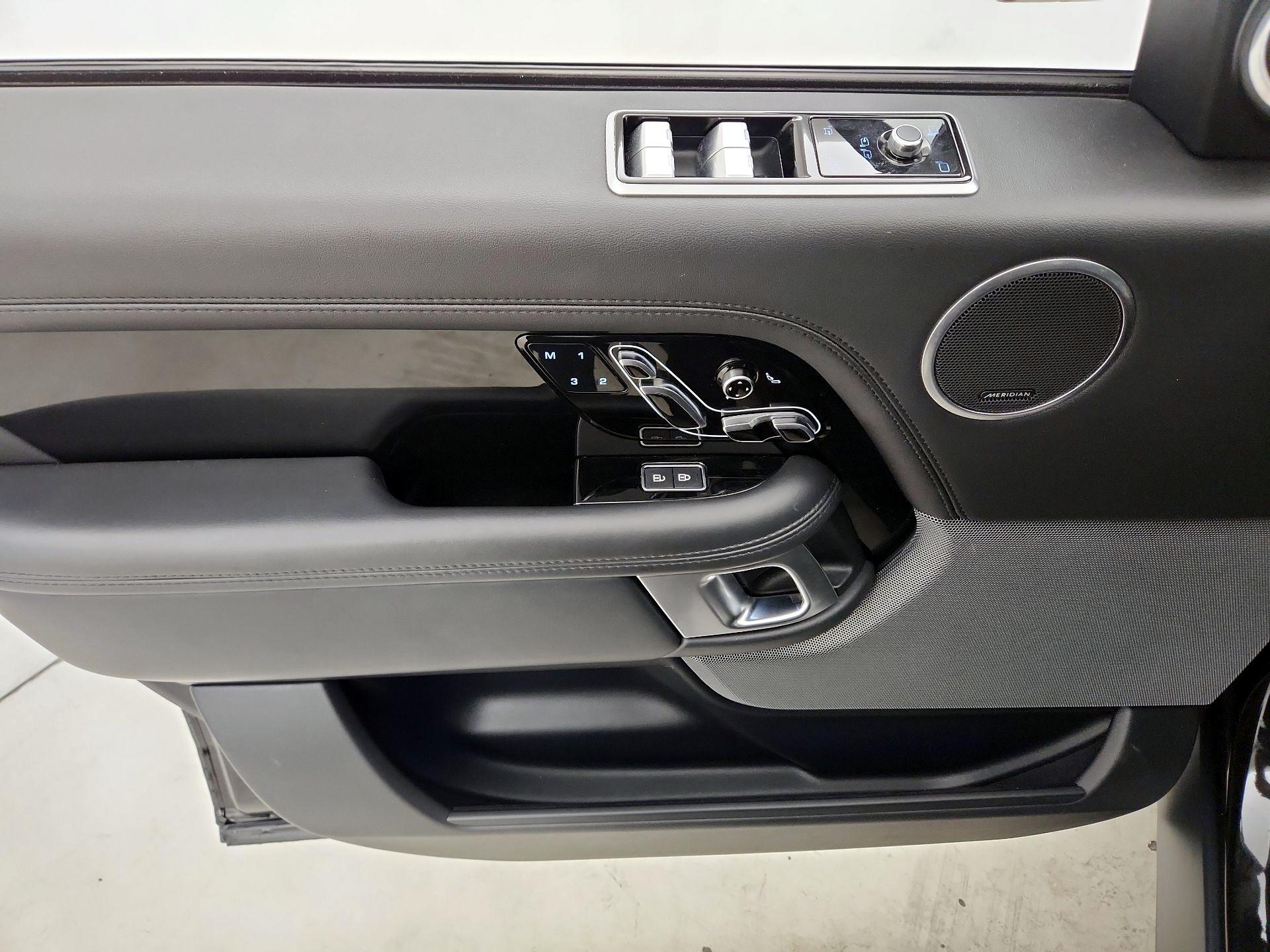 Thumbnail: 2022 Land Rover Range Rover - 12