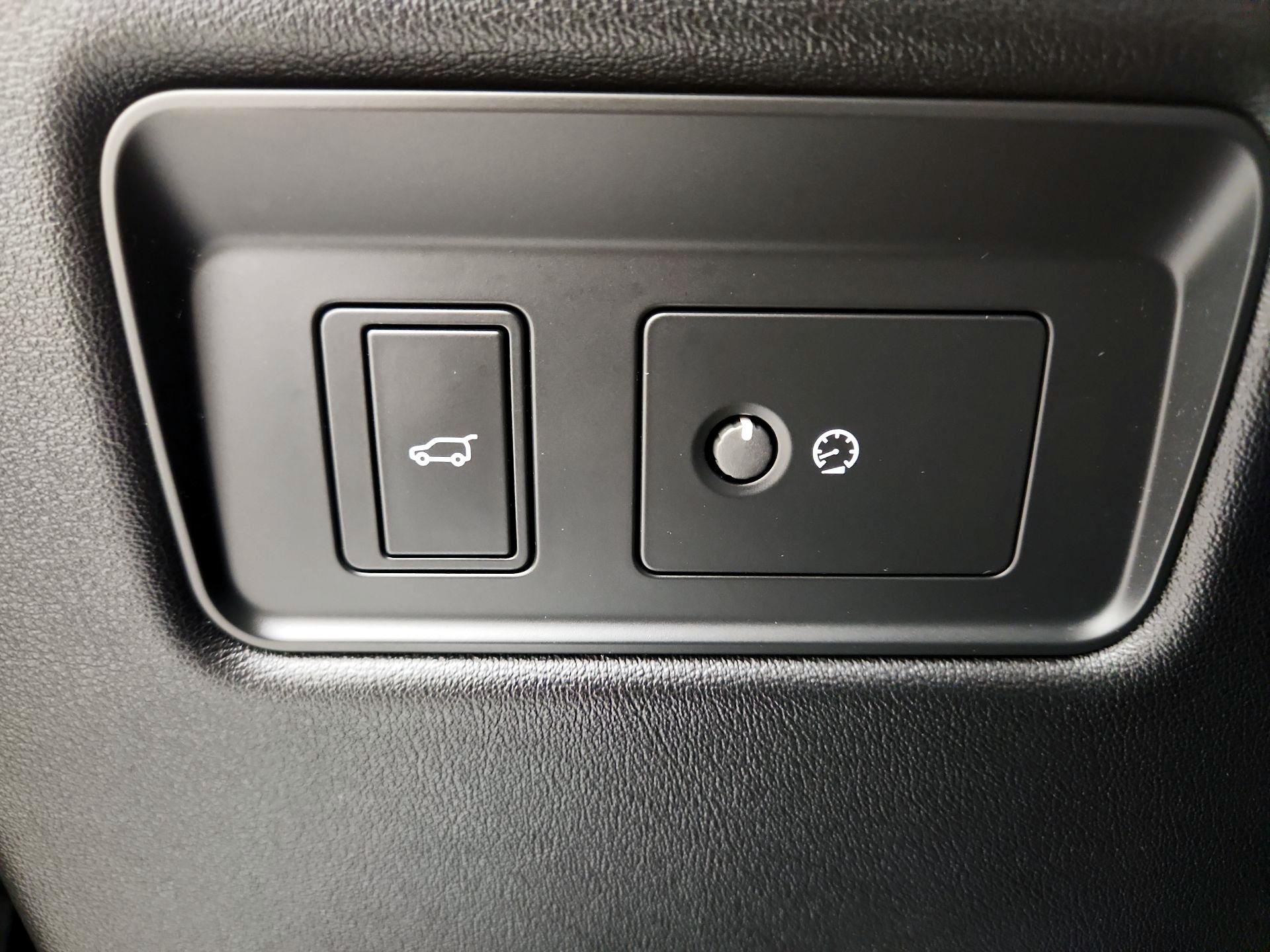 Thumbnail: 2022 Land Rover Range Rover - 13