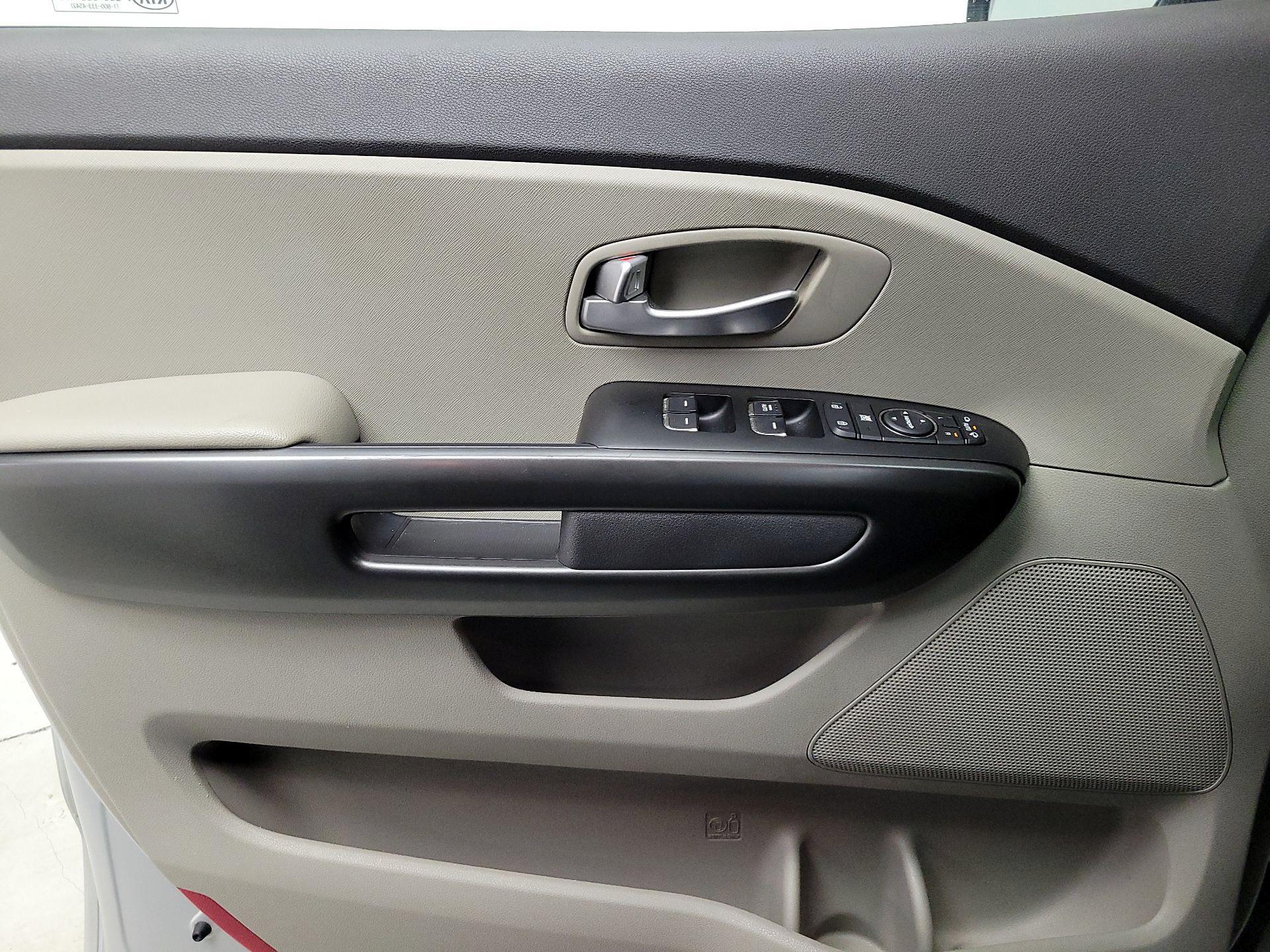 Thumbnail: 2016 Kia Sedona - 12