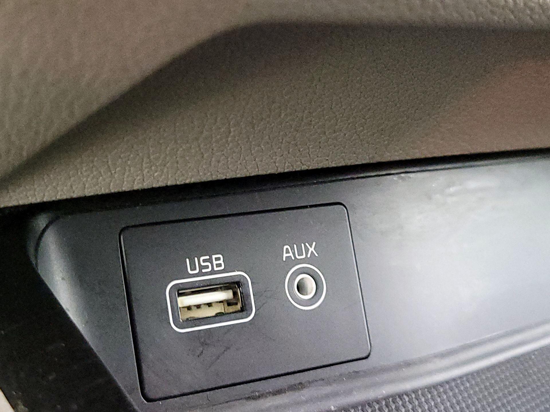 Thumbnail: 2016 Kia Sedona - 18