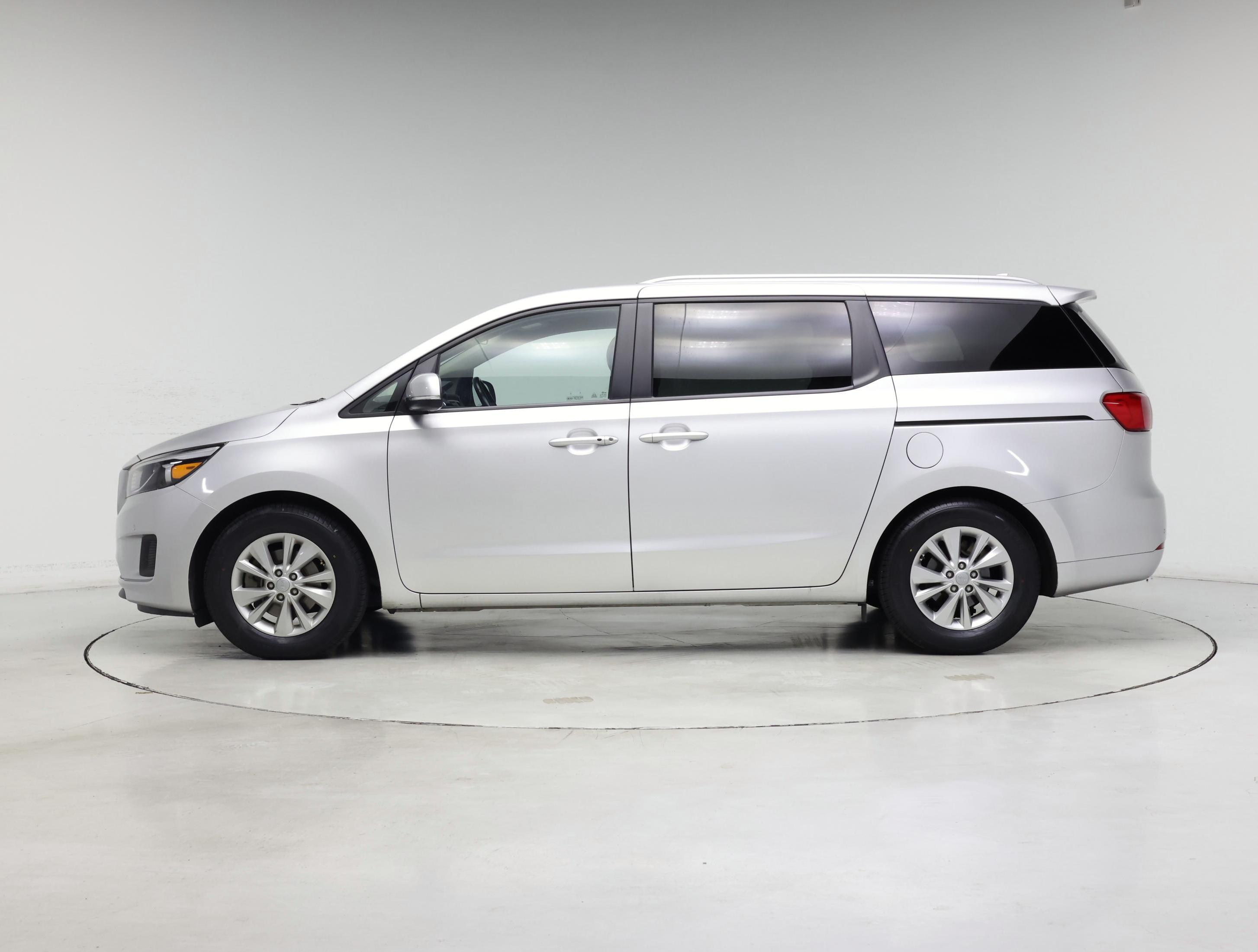 Thumbnail: 2016 Kia Sedona - 3