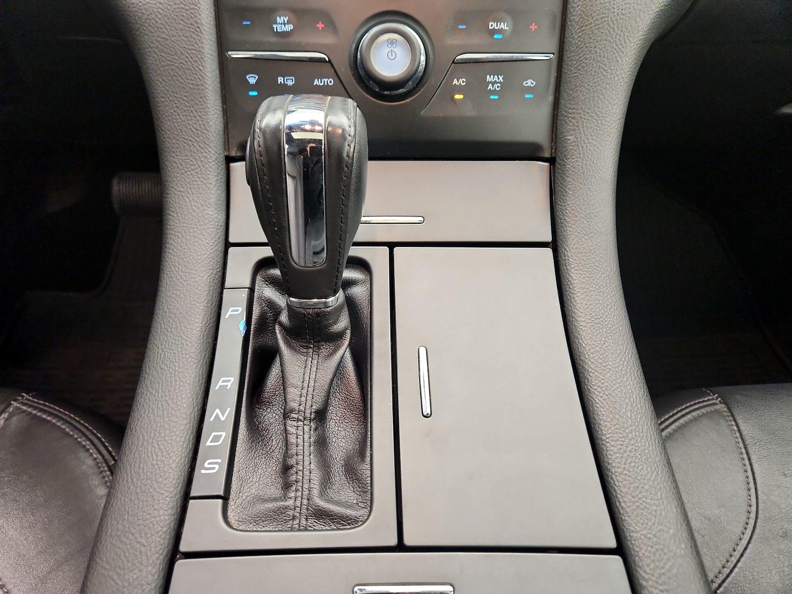 2015 Ford Taurus SEL - Photo 19