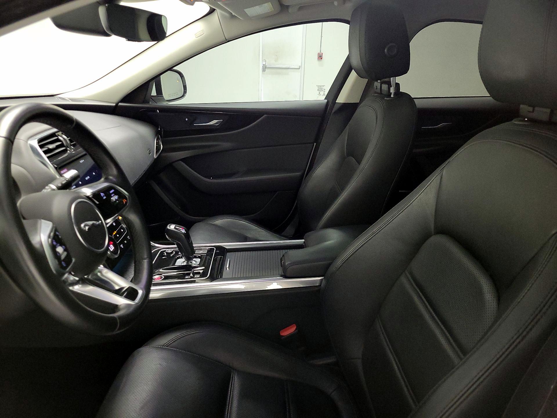 Thumbnail: 2020 Jaguar XE - 11