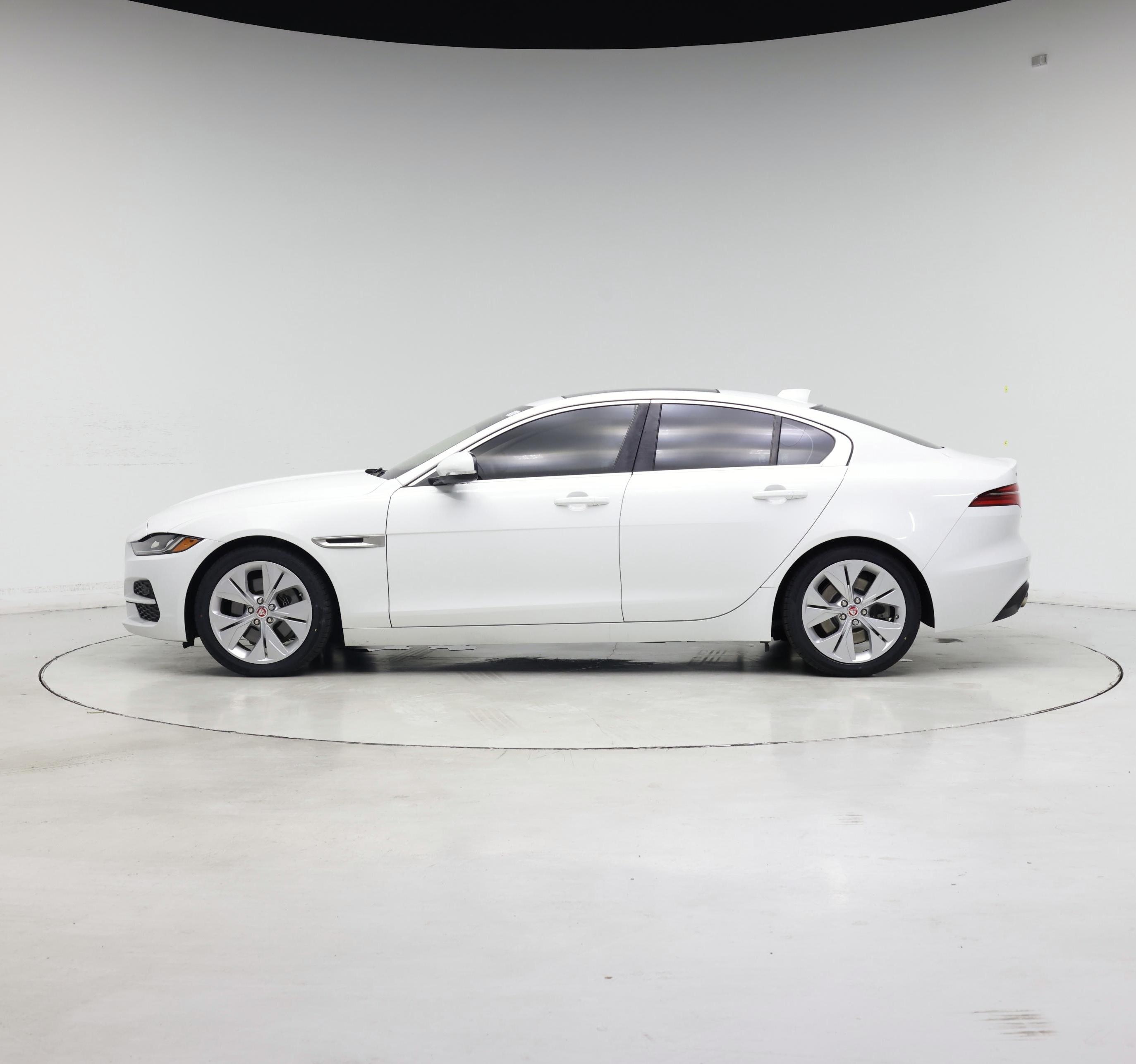 Thumbnail: 2020 Jaguar XE - 3