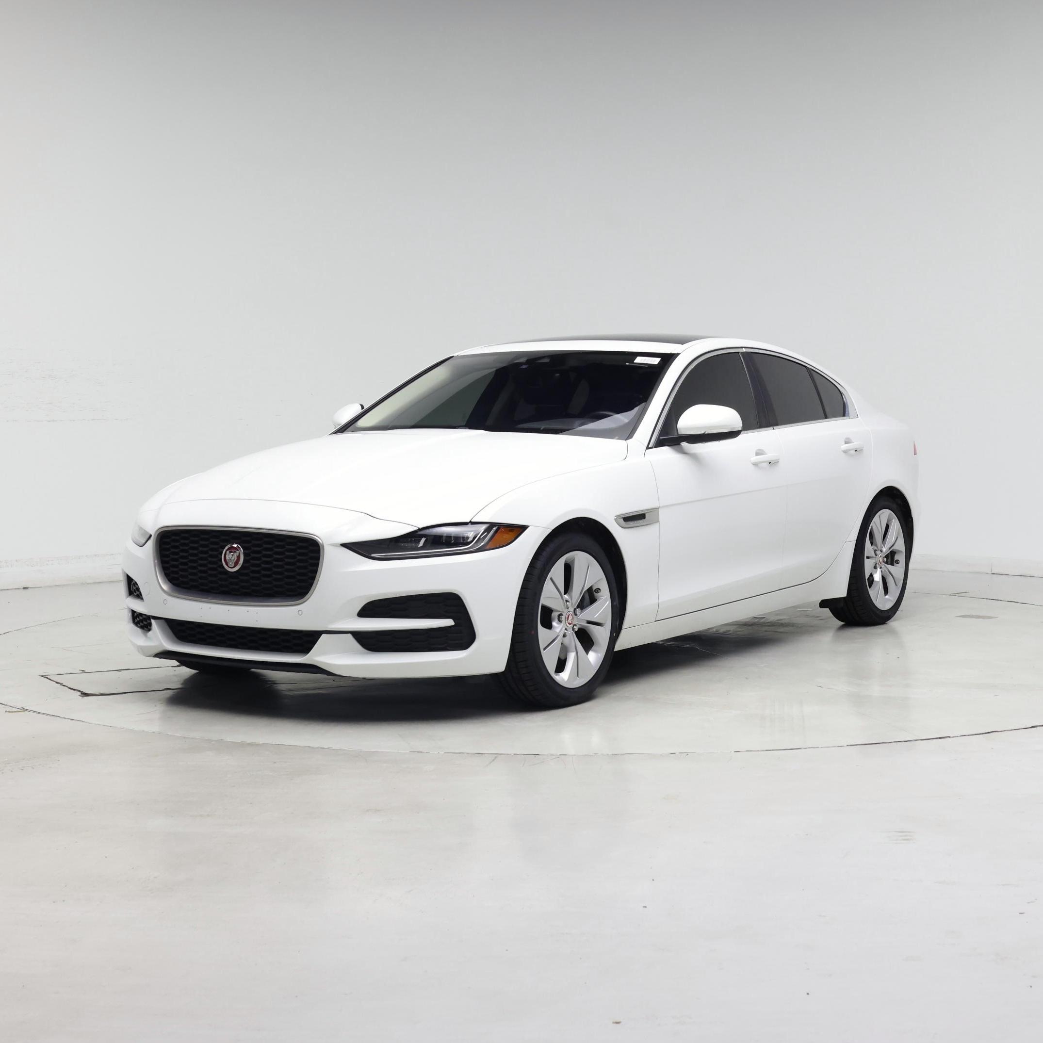 Thumbnail: 2020 Jaguar XE - 4