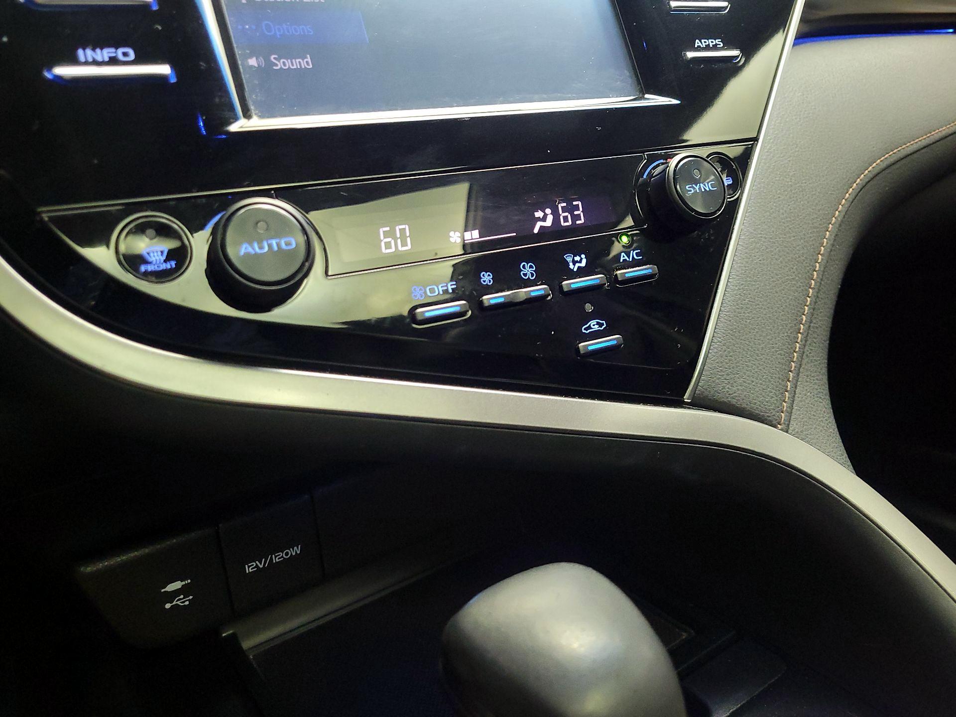 Thumbnail: 2018 Toyota Camry - 16