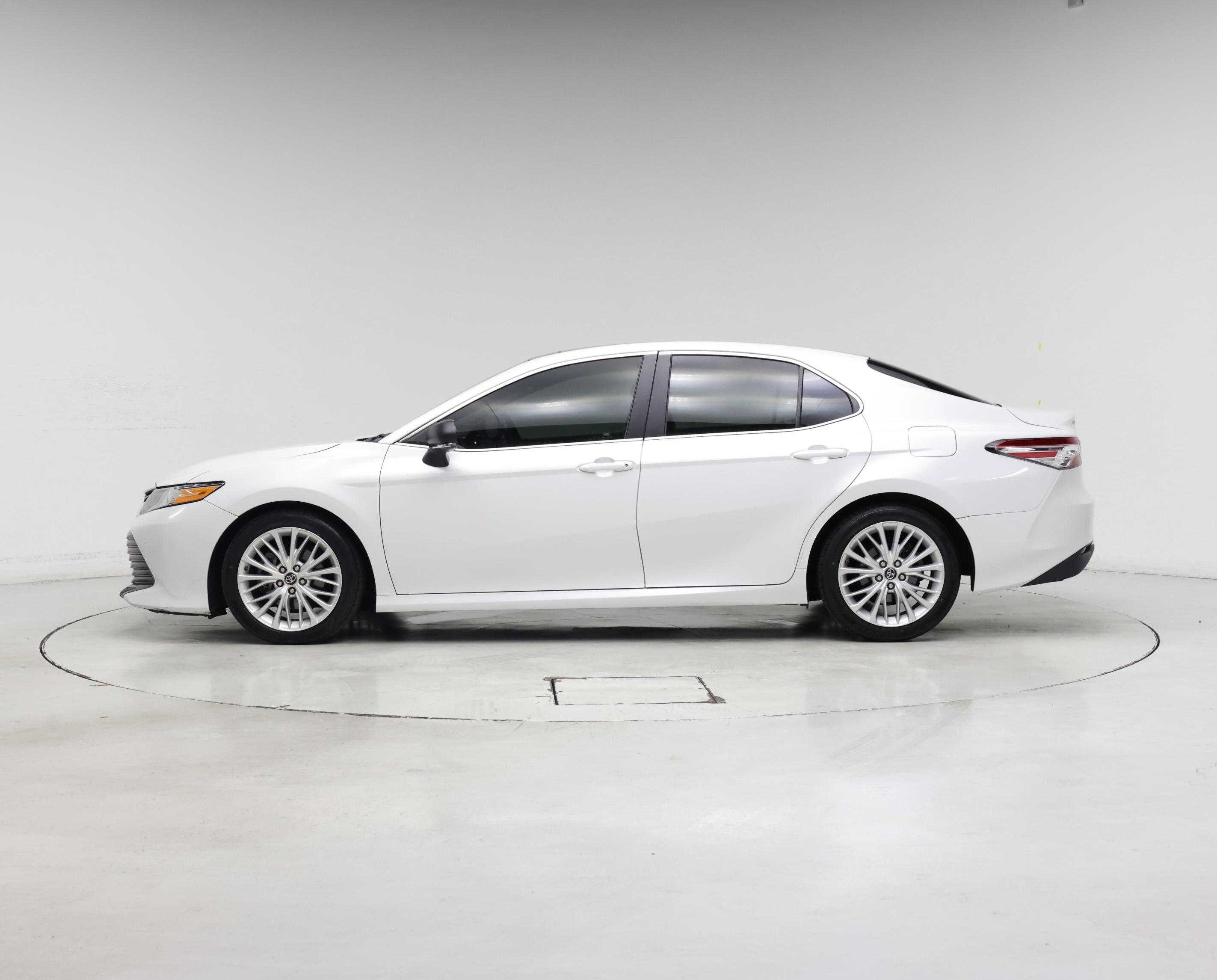 Thumbnail: 2018 Toyota Camry - 3
