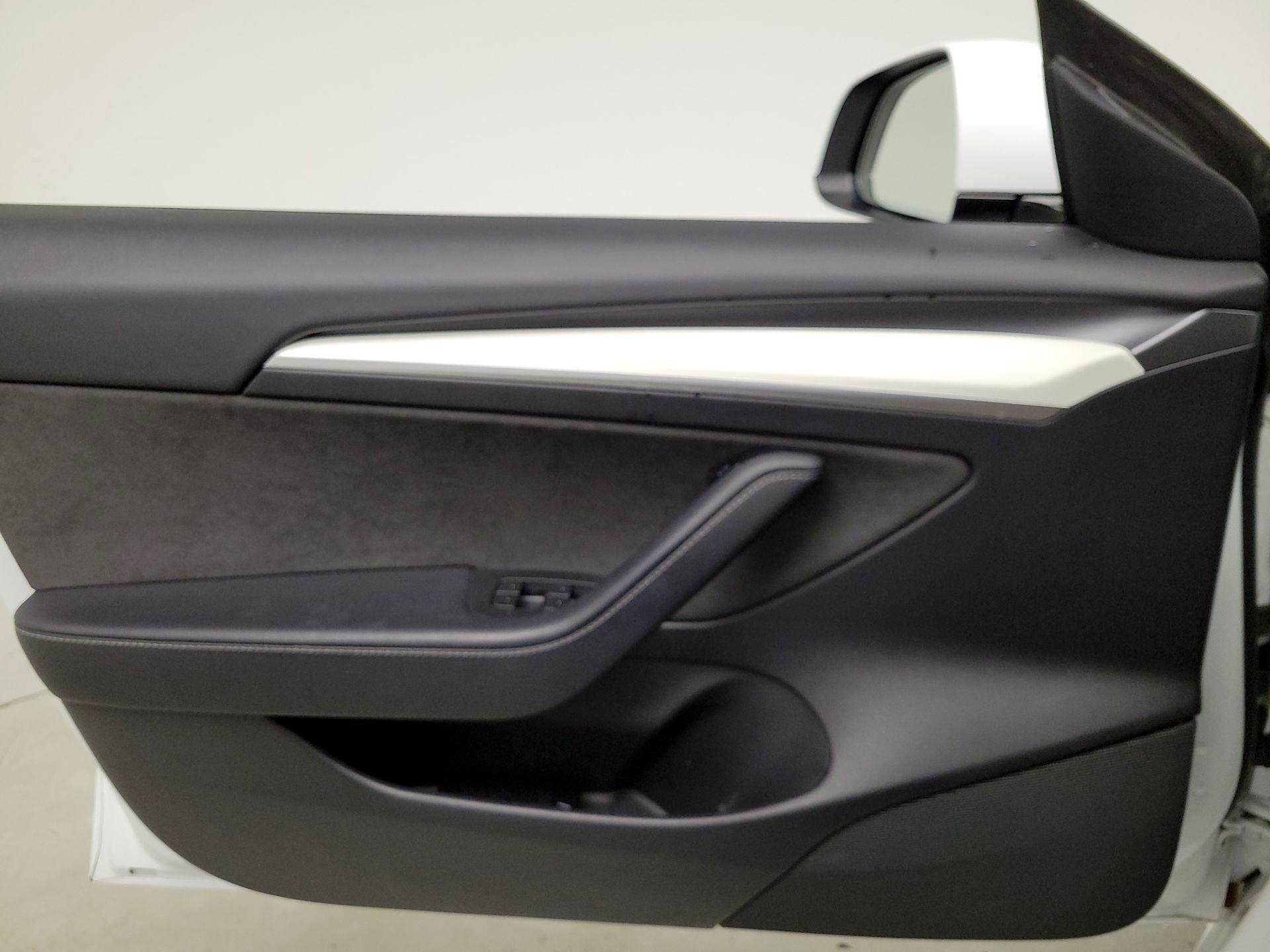 Thumbnail: 2021 Tesla Model 3 - 12