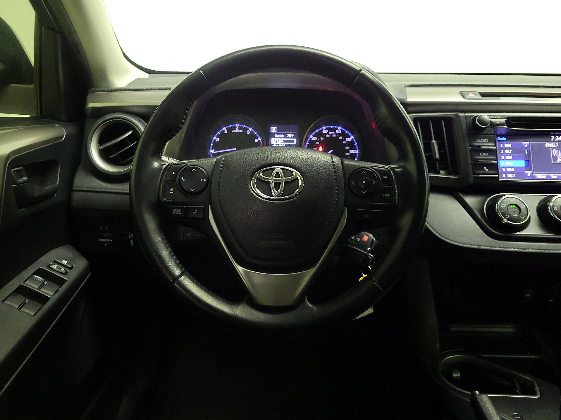 Thumbnail: 2018 Toyota RAV4 - 10