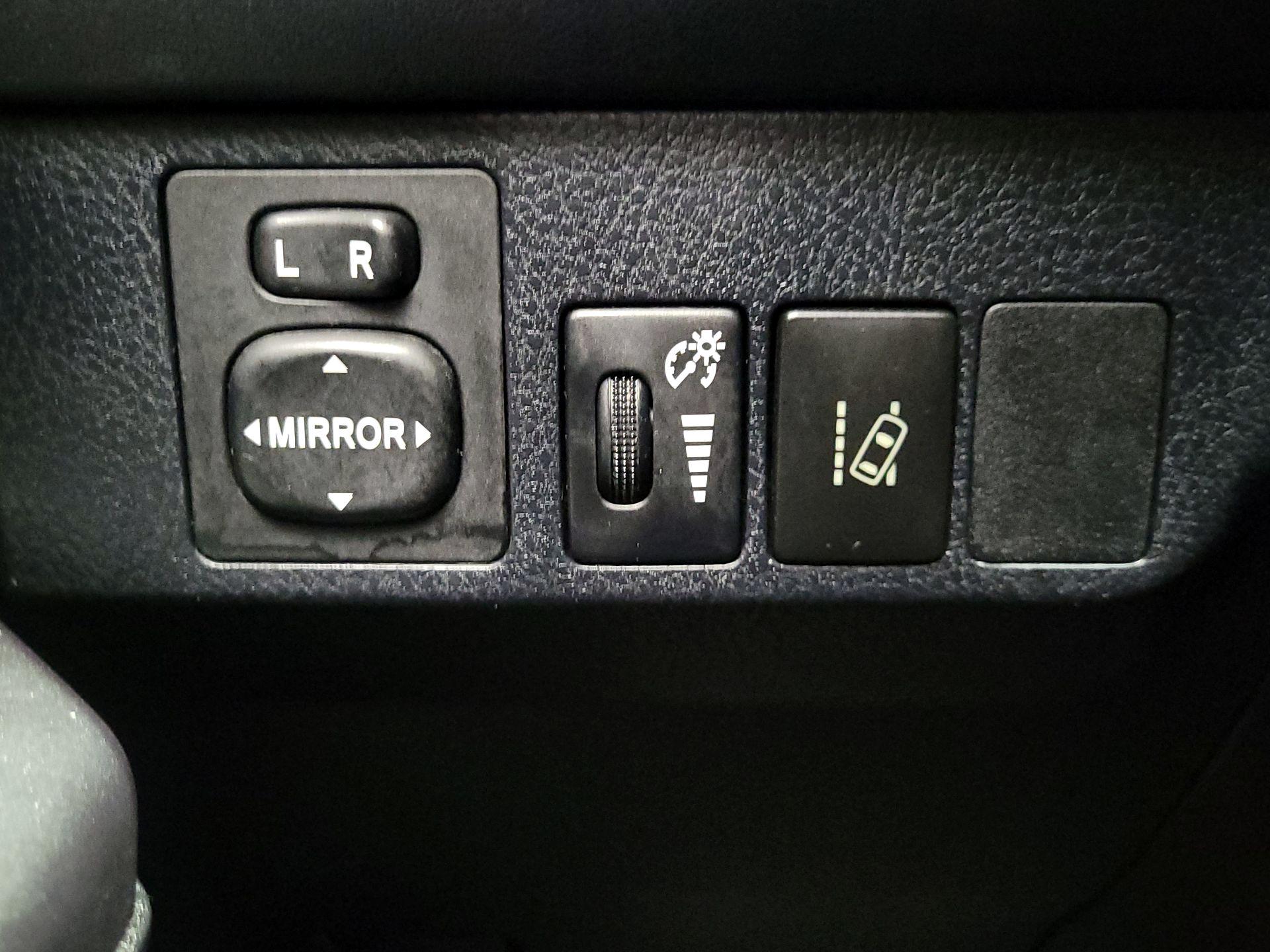 Thumbnail: 2018 Toyota RAV4 - 13
