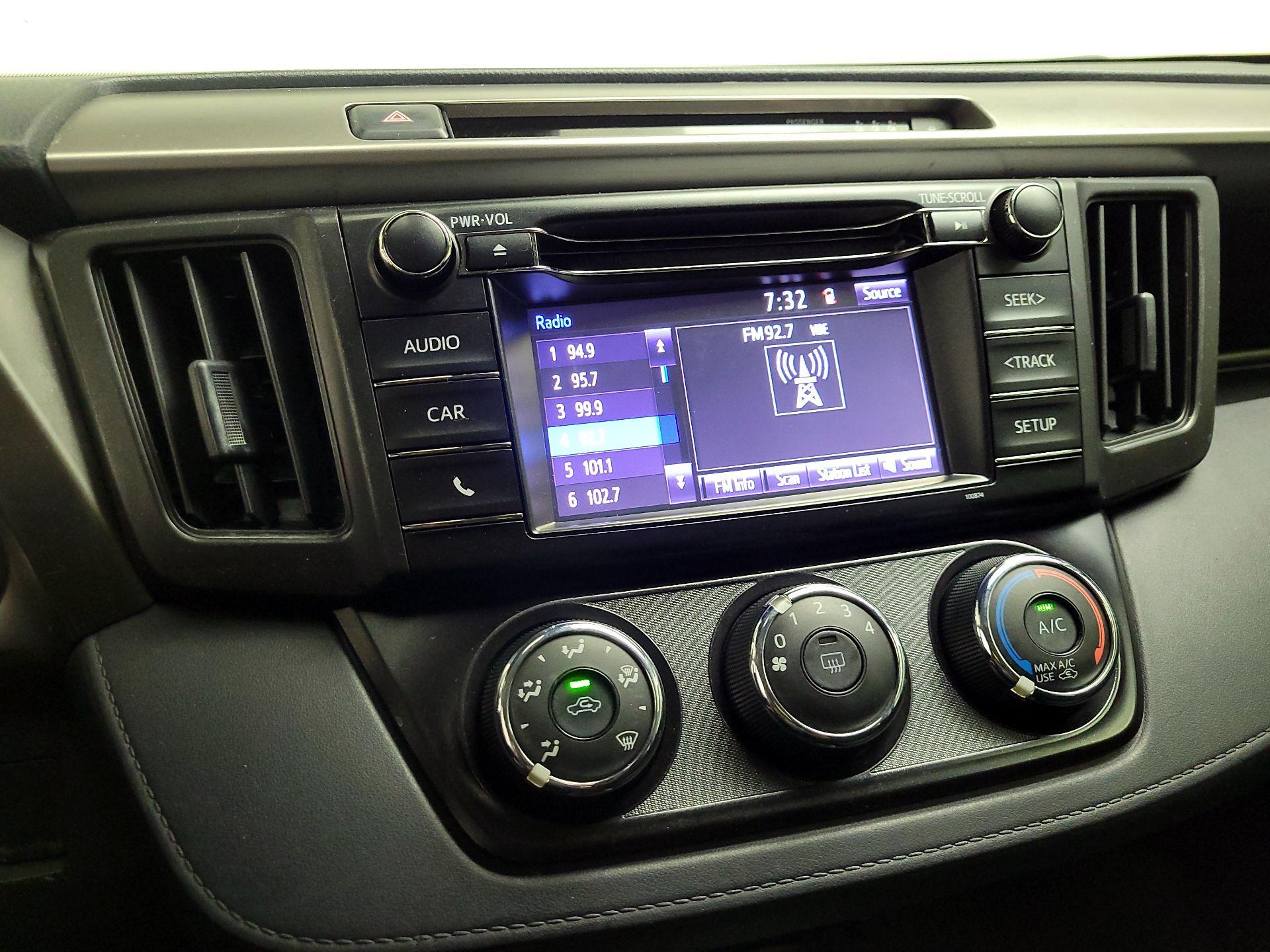 Thumbnail: 2018 Toyota RAV4 - 15