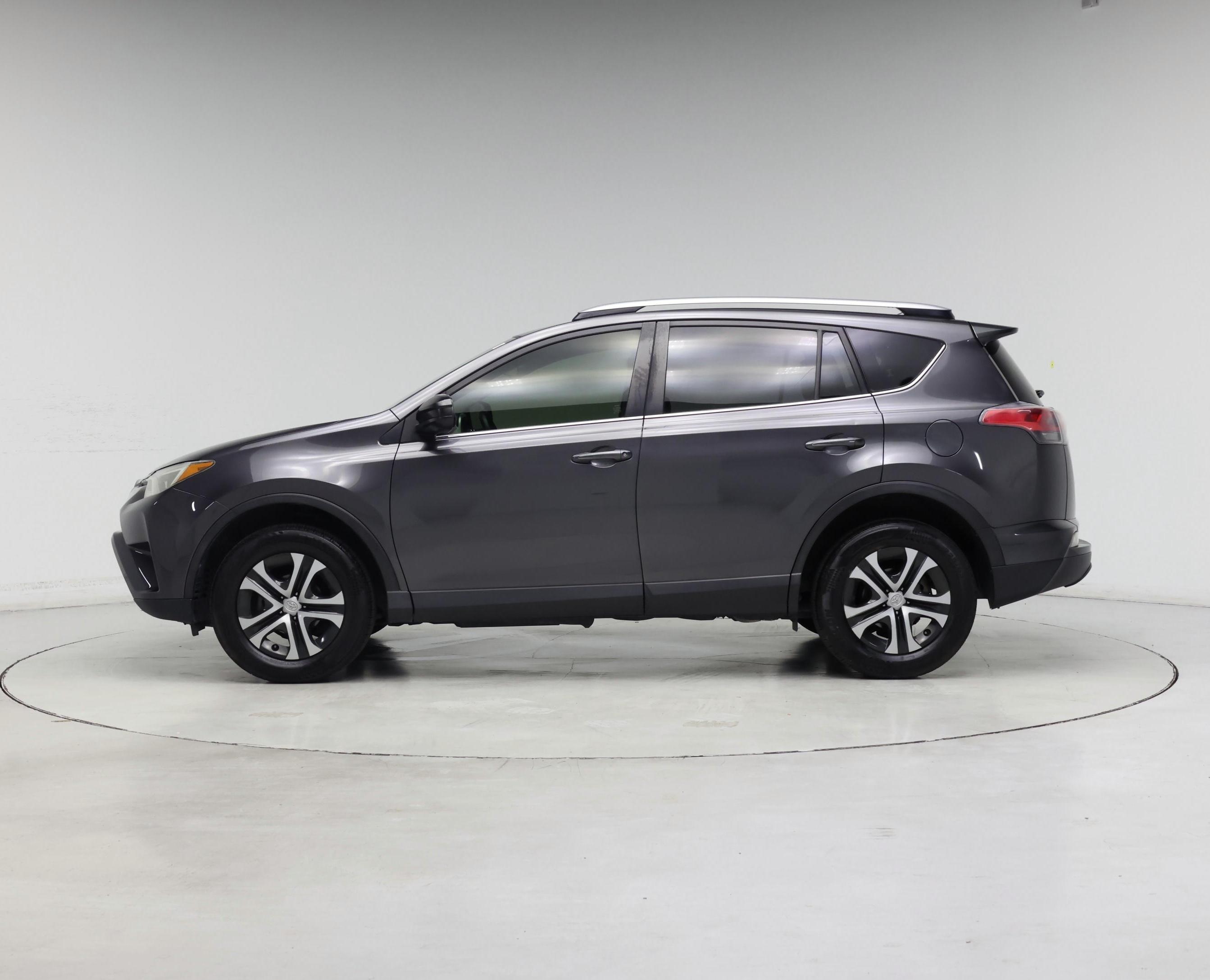 Thumbnail: 2018 Toyota RAV4 - 3