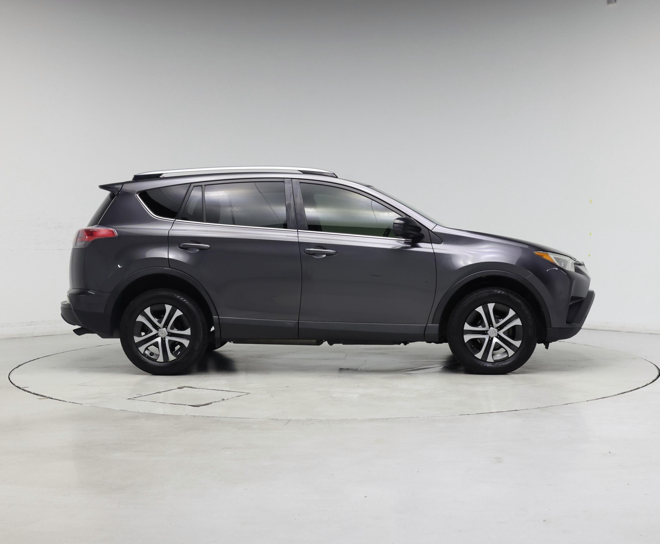 Thumbnail: 2018 Toyota RAV4 - 7