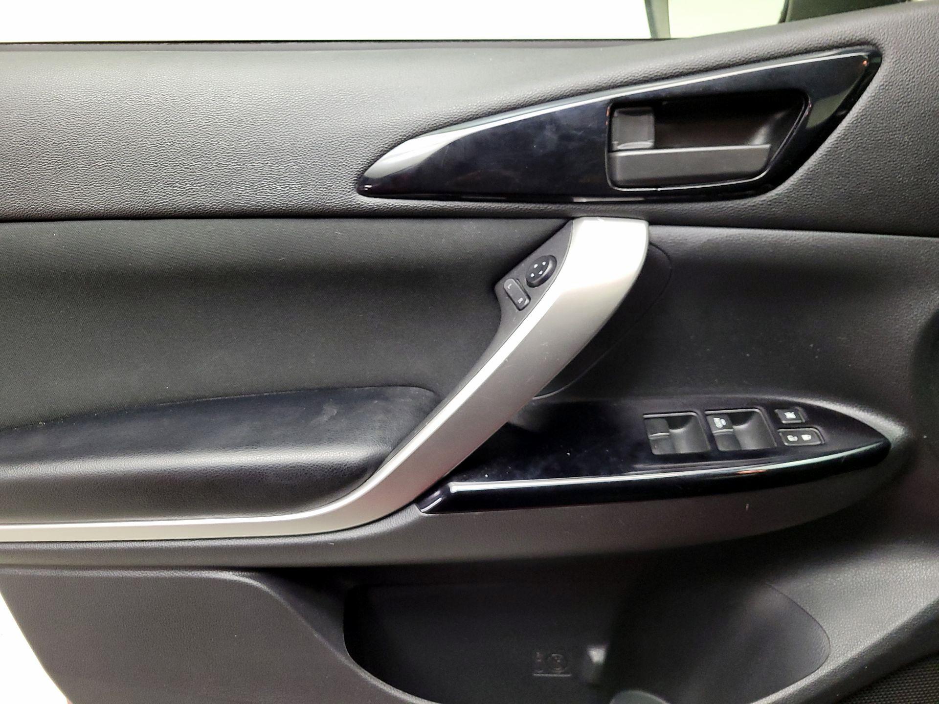 Thumbnail: 2020 Mitsubishi Eclipse Cross - 12