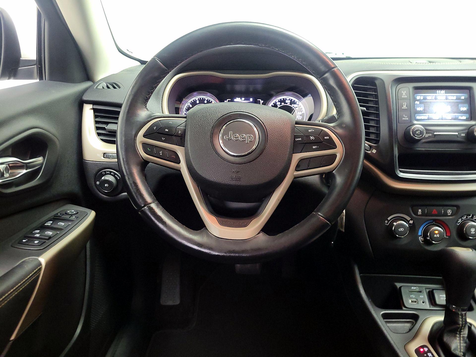 Thumbnail: 2018 Jeep Cherokee - 10