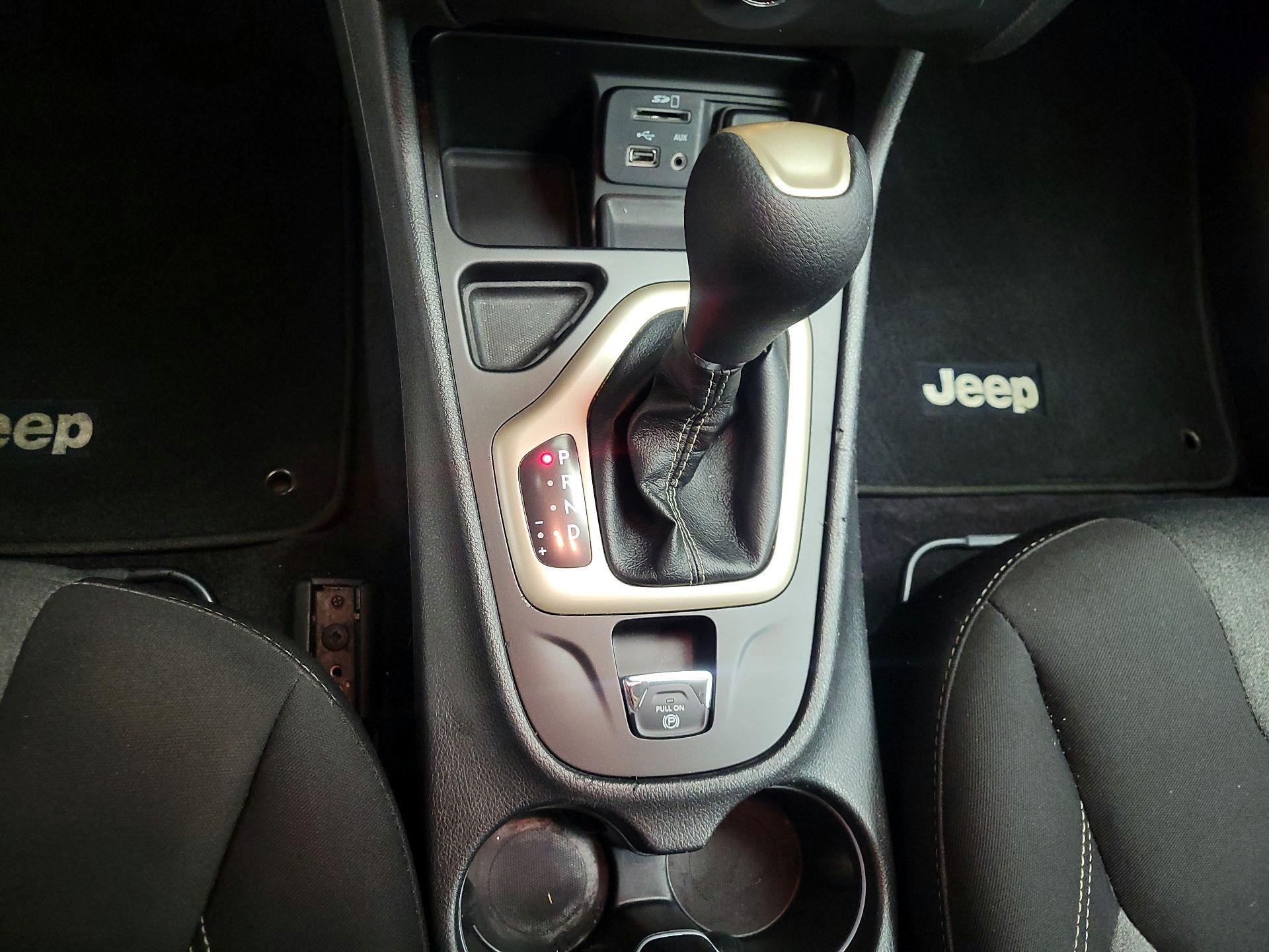 Thumbnail: 2018 Jeep Cherokee - 17