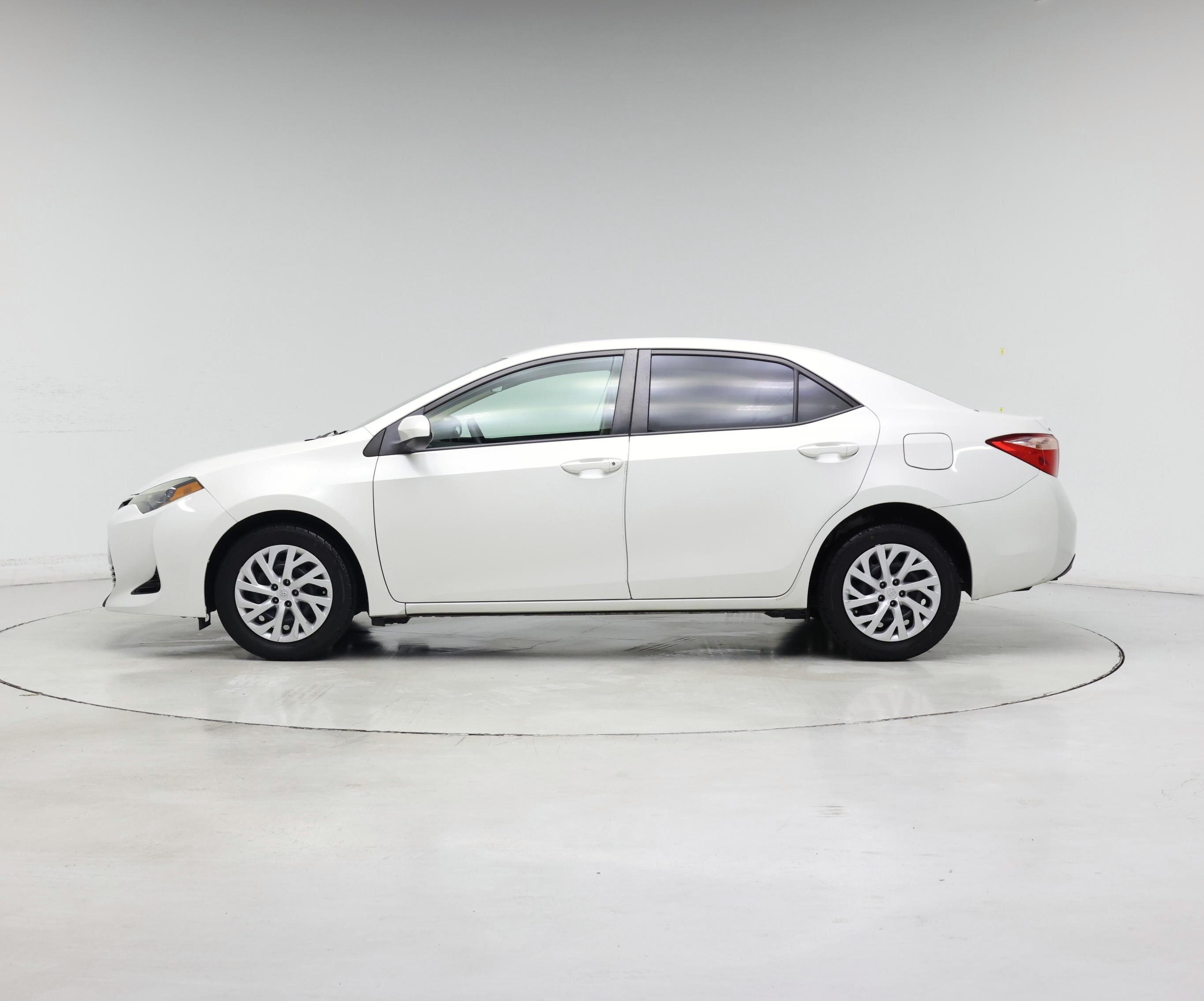 Thumbnail: 2018 Toyota Corolla - 3