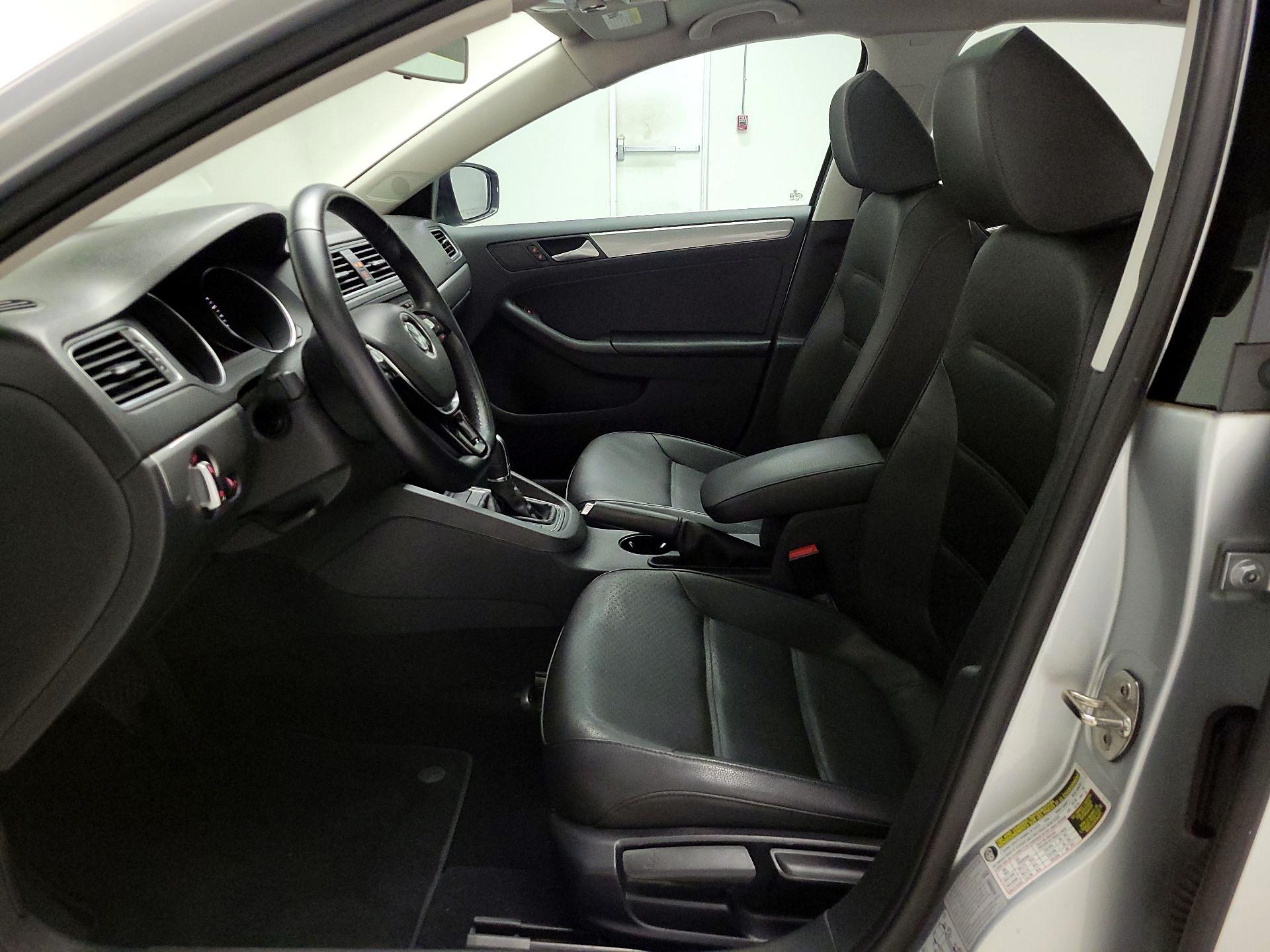 Thumbnail: 2015 Volkswagen Jetta - 11
